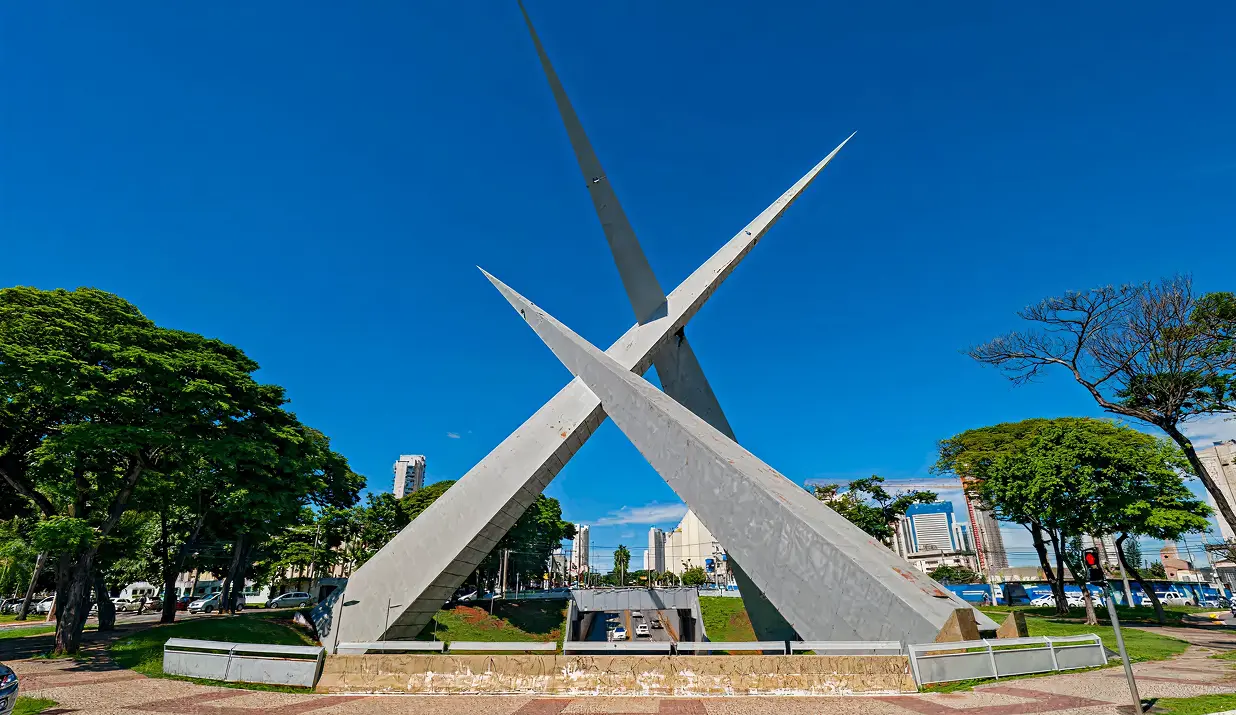 Fotografia do dr. Luiz Carlos palestrando para uma plateia