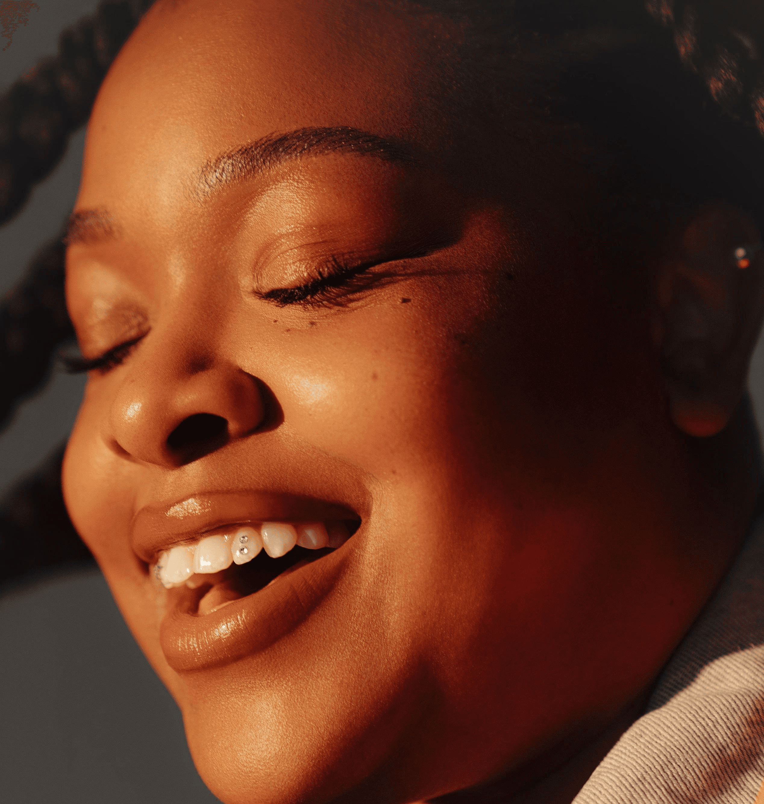Laptop displaying website on wooden table