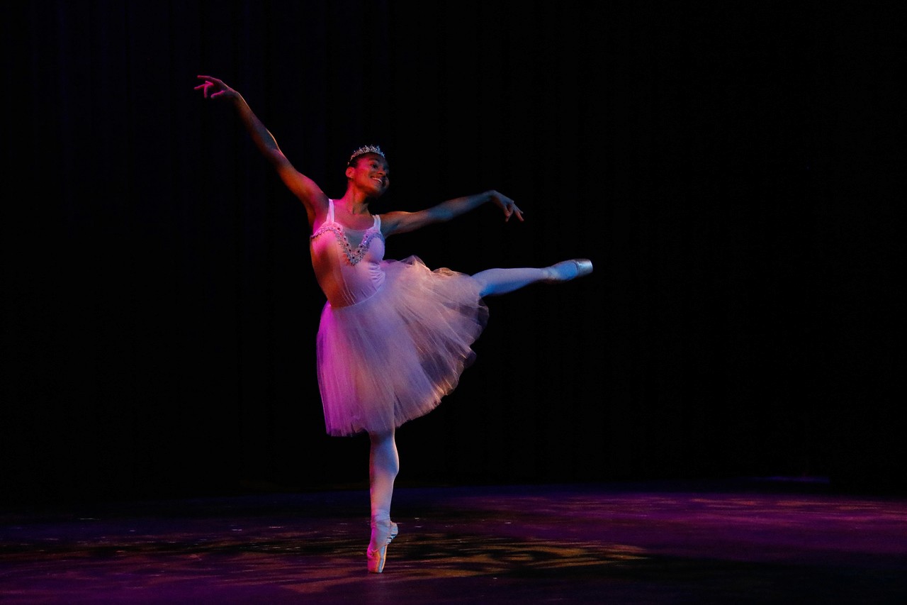 Sirja performing a solo in a ballet recital