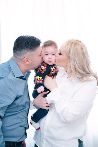 Portret de familie realizat după ceremonia religioasă.