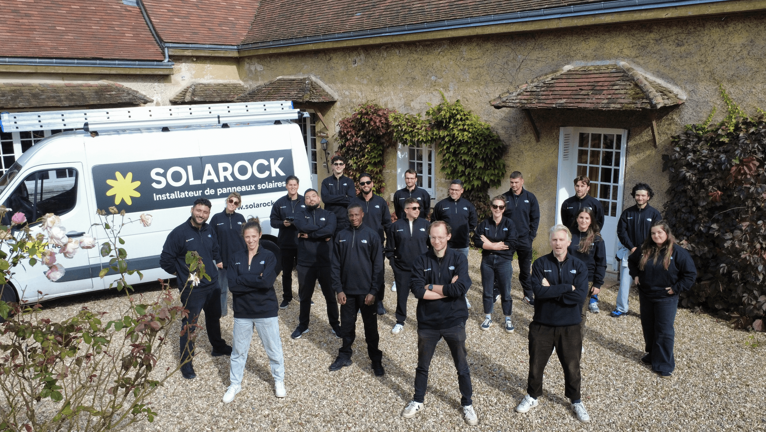 photo de l'équipe de solarock, l'entreprise photovoltaïque mécène pour l'égalité des chances