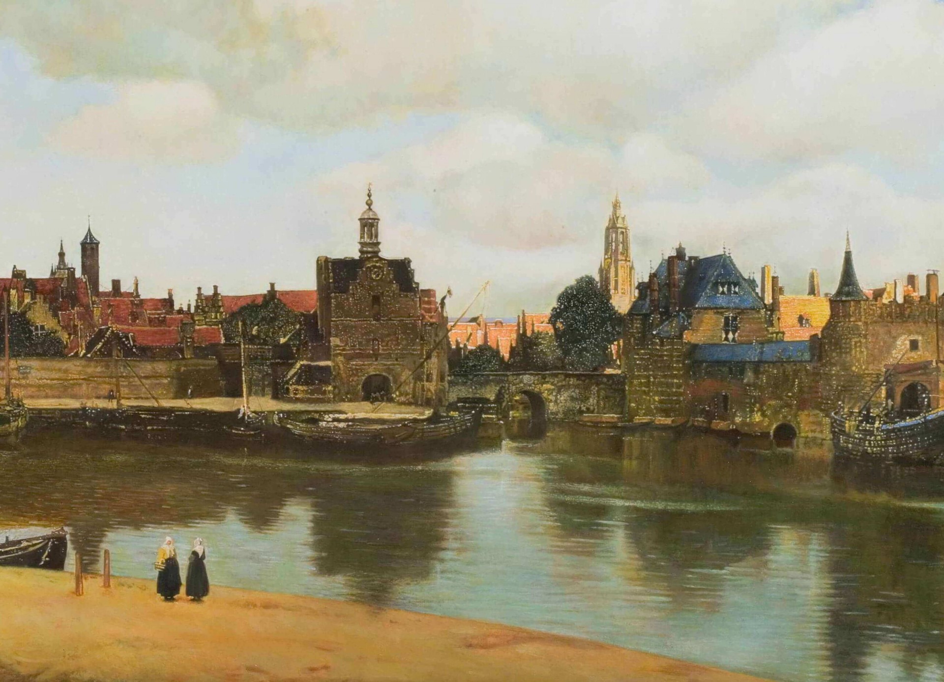 Pintura de ciudad holandesa junto al río con mujeres caminando, barcos y arquitectura histórica.