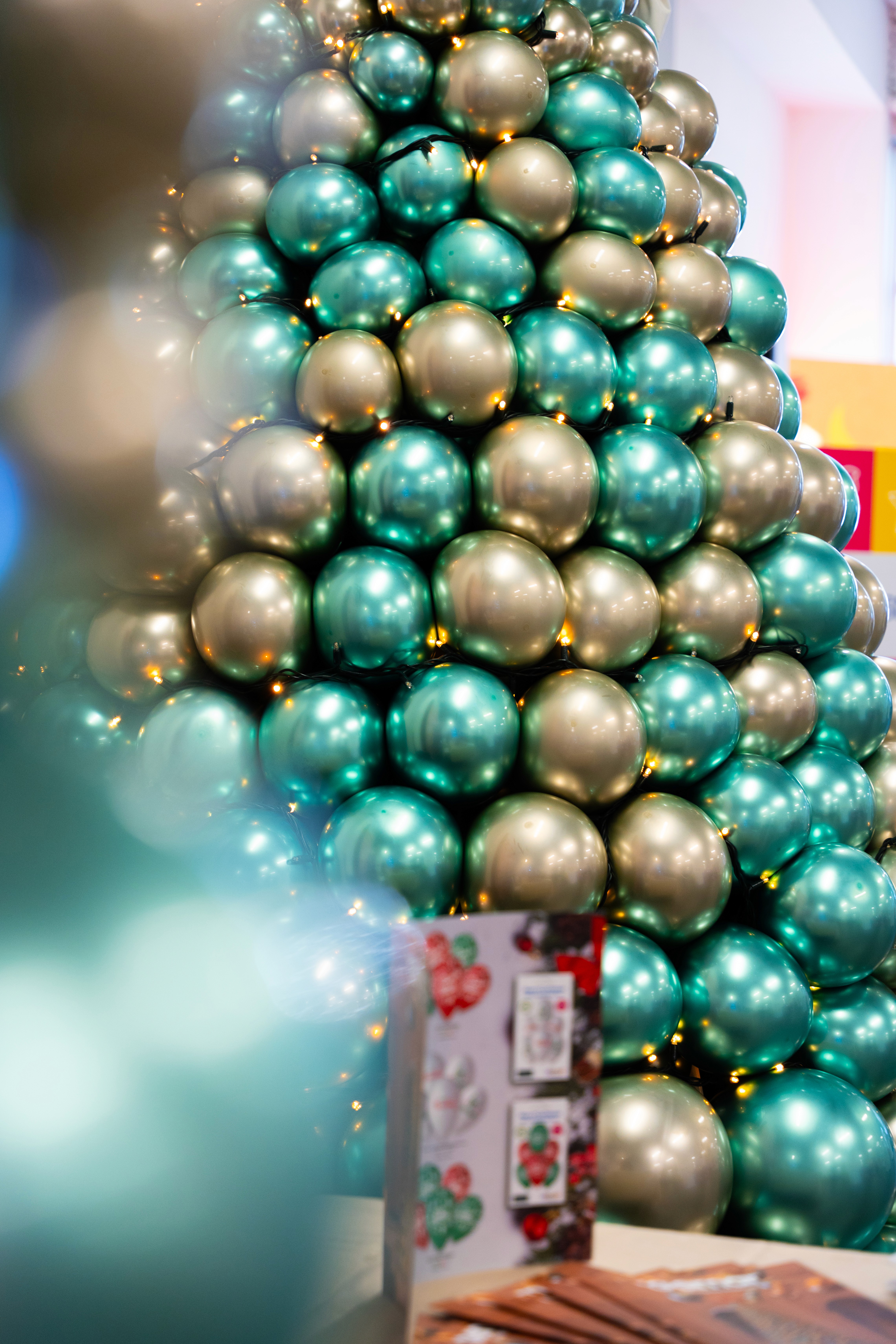 people near TAj Mahal