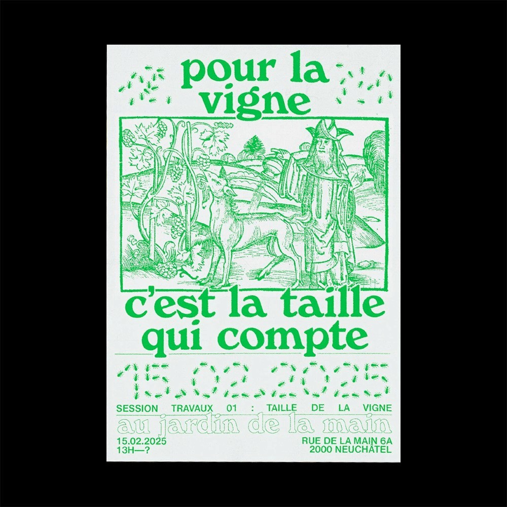 Photographie artistique d'un verre de vin jaune à moitié rempli sur fond dégradé sombre, avec une typographie cursive blanche superposée lisant 'La Percée du Vin', créant une identité visuelle élégante pour un projet œnologique.