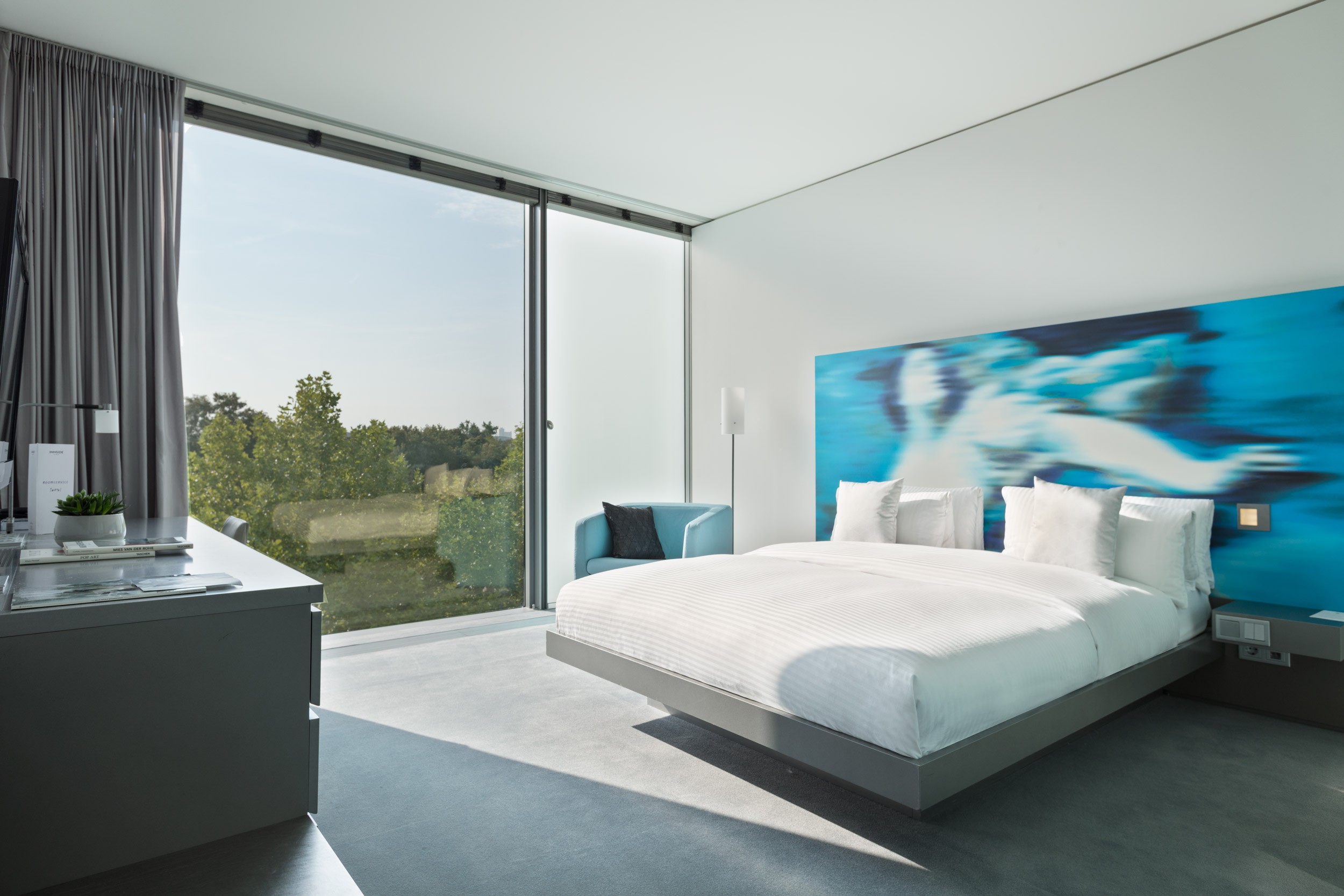 The Ultimate Duel: Black & White