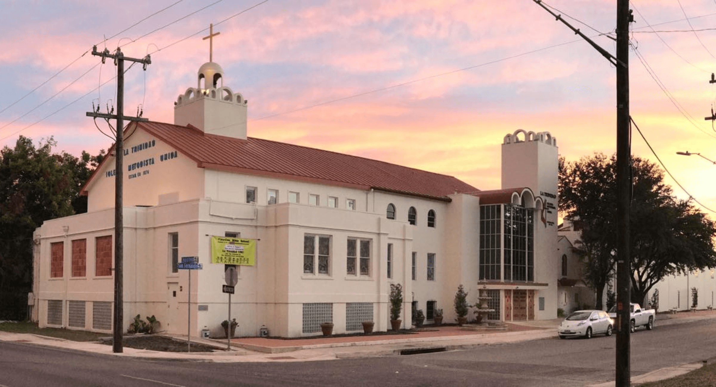 La Trinidad church building from street view