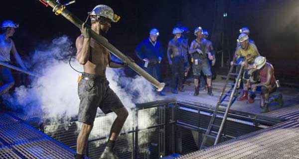 Wonderland at The Hampstead Theatre. Photo ©Alastair Muir