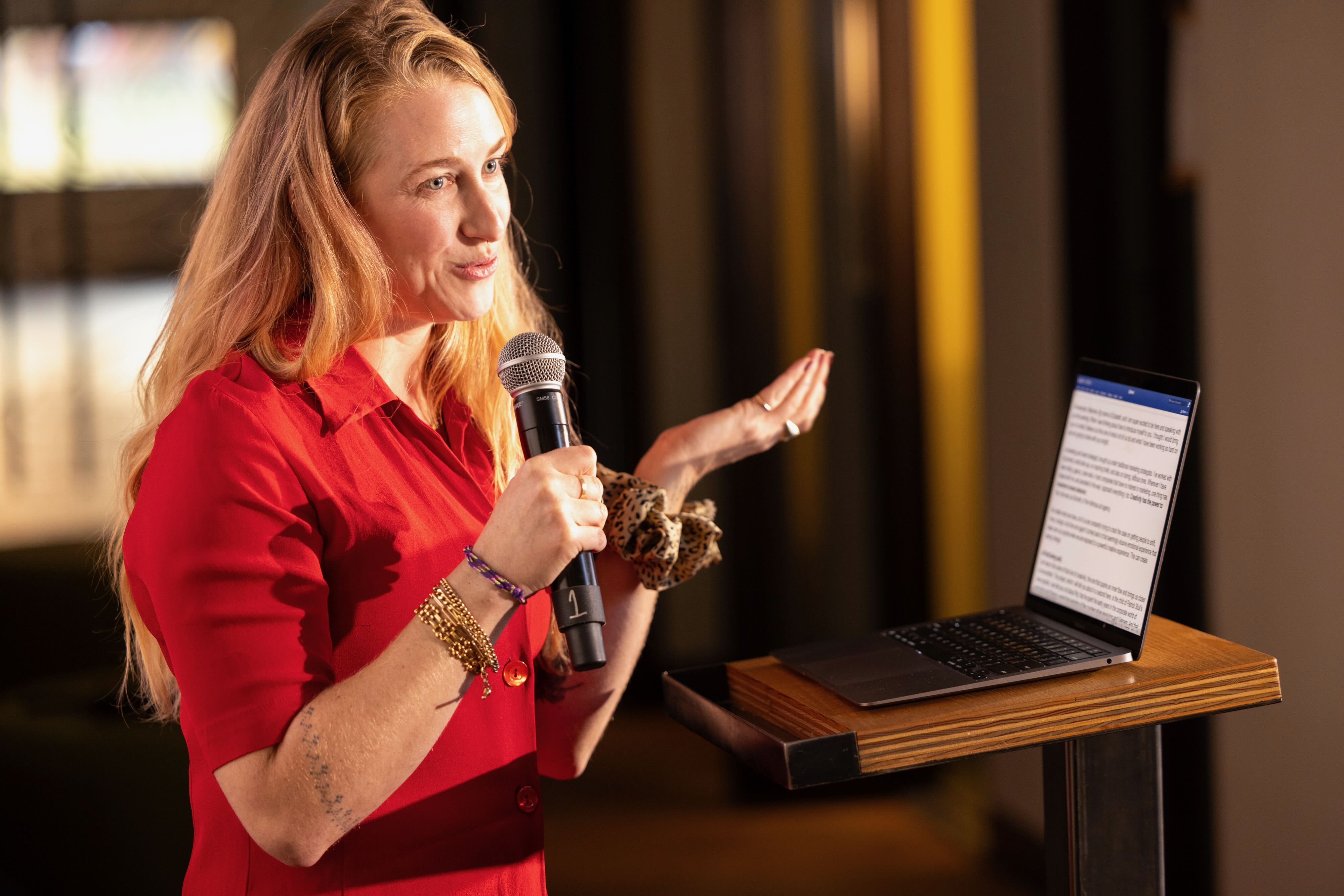 Elizabeth Stull delivering a talk at the Artificiality Summit