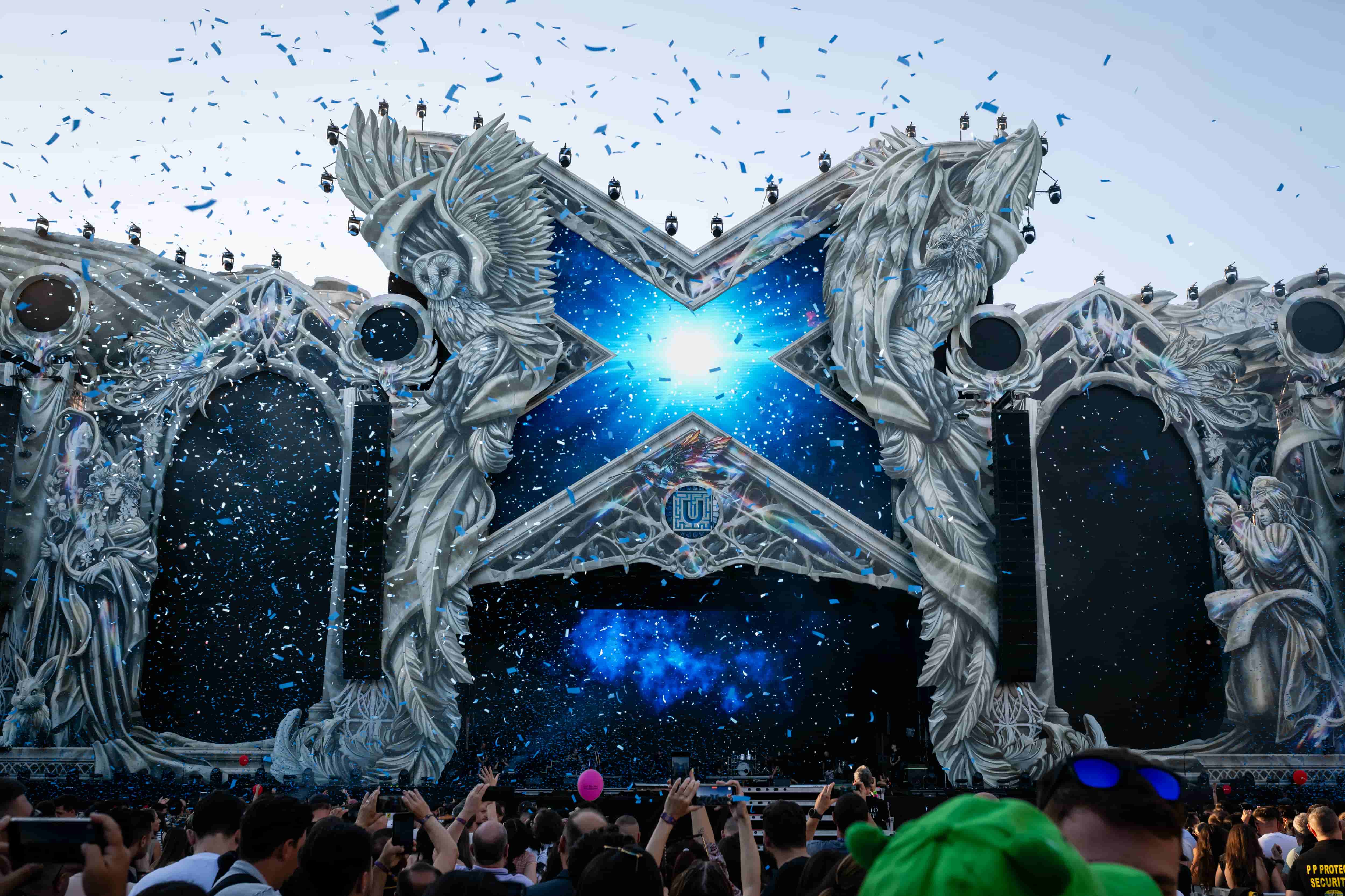 Conceptual visuals for The Art of Memory immersive installation by RenaiXance, created with 3D rendering and generative design.