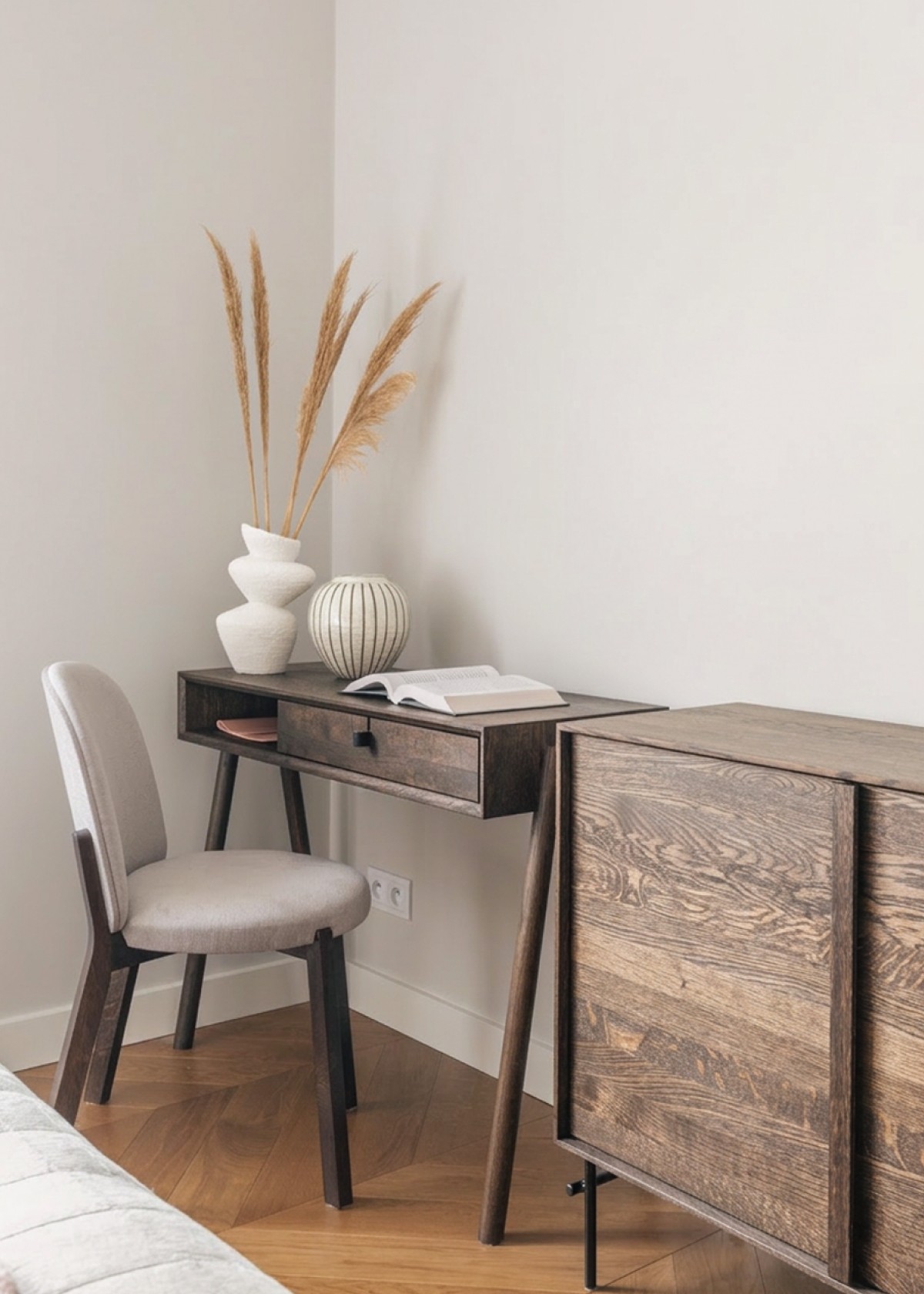 Luxury minimal chair