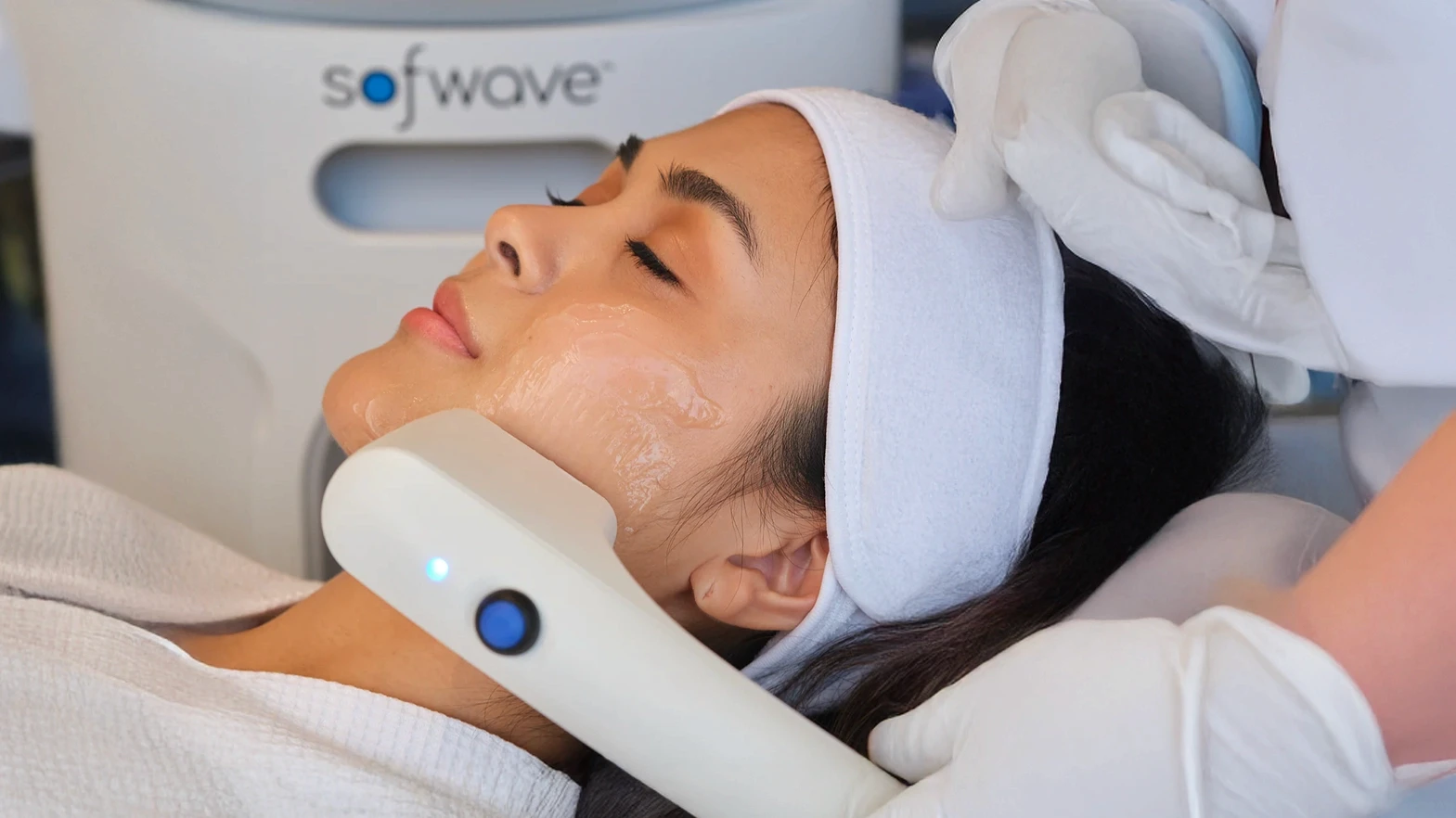 girl doing skin care