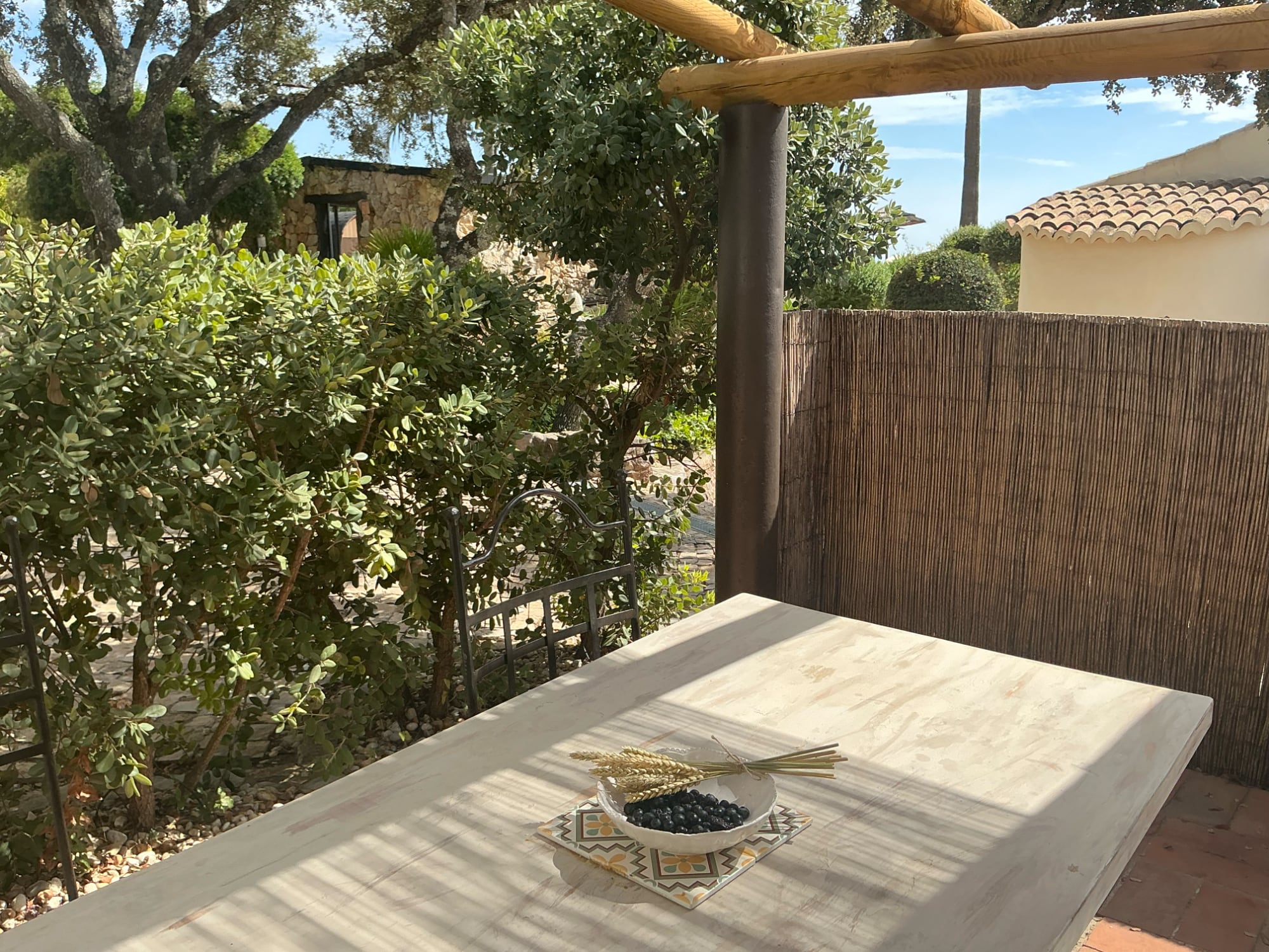 Abelha Balcony Table