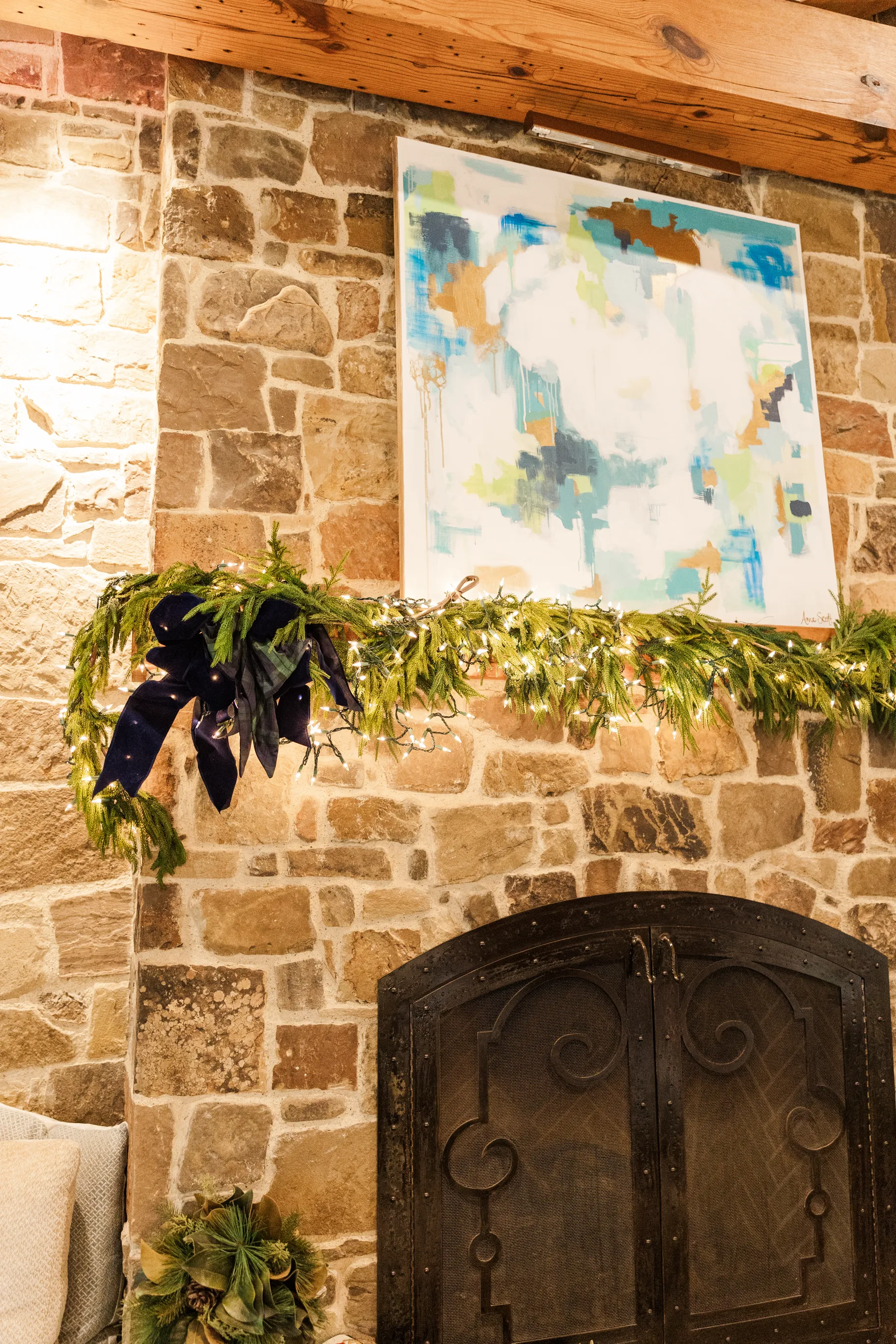 Luxury table setting by Sarah Overall Events with pink embroidered napkins, gold-rimmed plates, floral arrangements, and personalized menus in Shreveport.