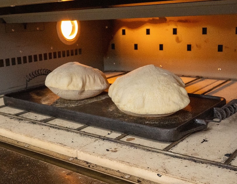 Pan Pita Proceso de horneado de pan artesanal Horneology Barranquilla