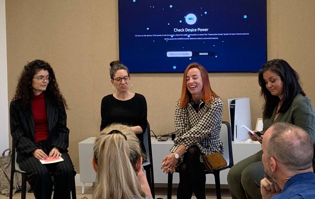 Conference talk including 4 people