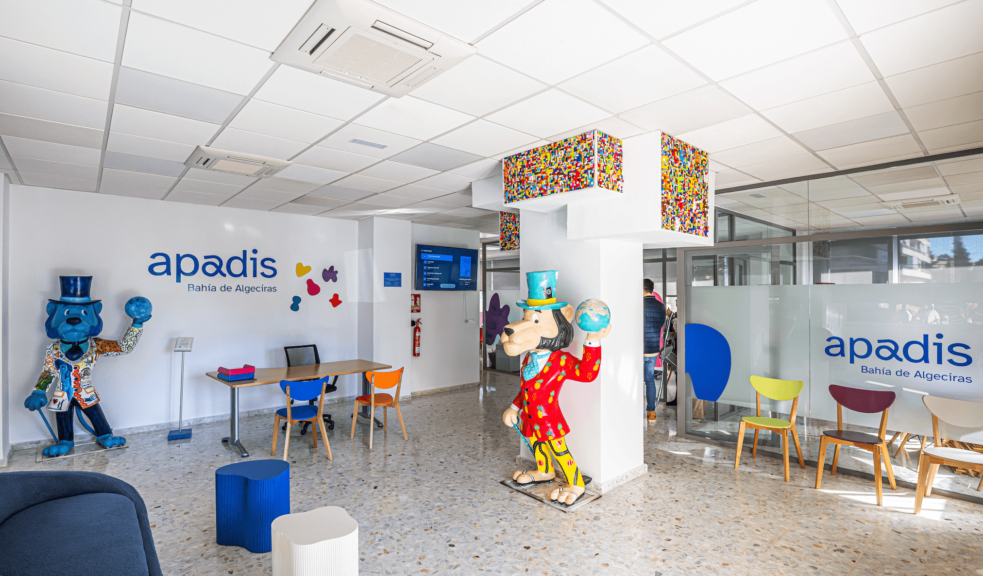 Logotipo formado por las palabras weuta en blanco sobre fondo naranja corporativo.