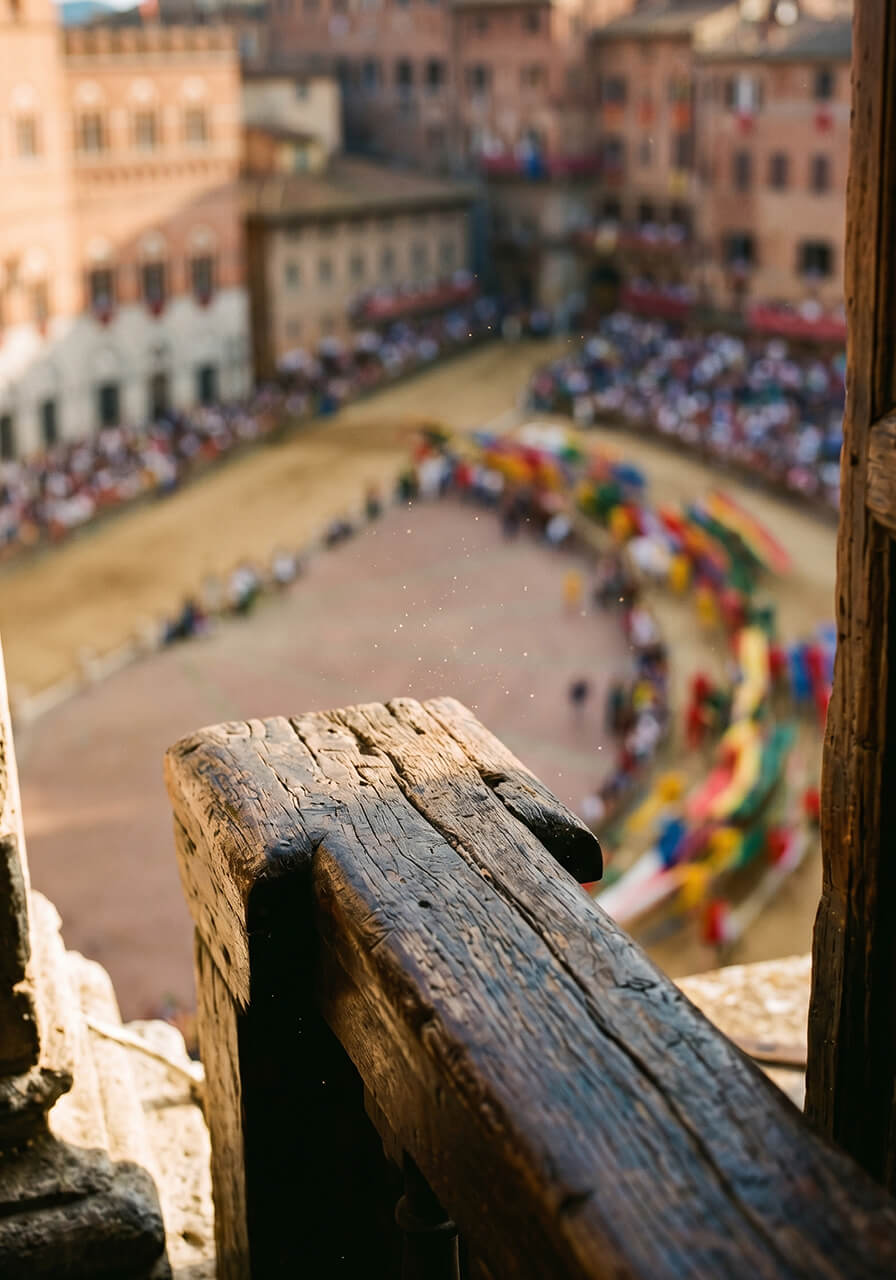 Скачки Палио ди Сиена с балкона знати, частный доступ Сиена Италия