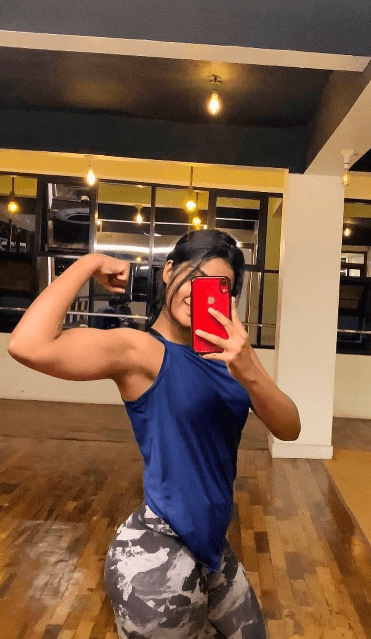 A man using dumbell for working out