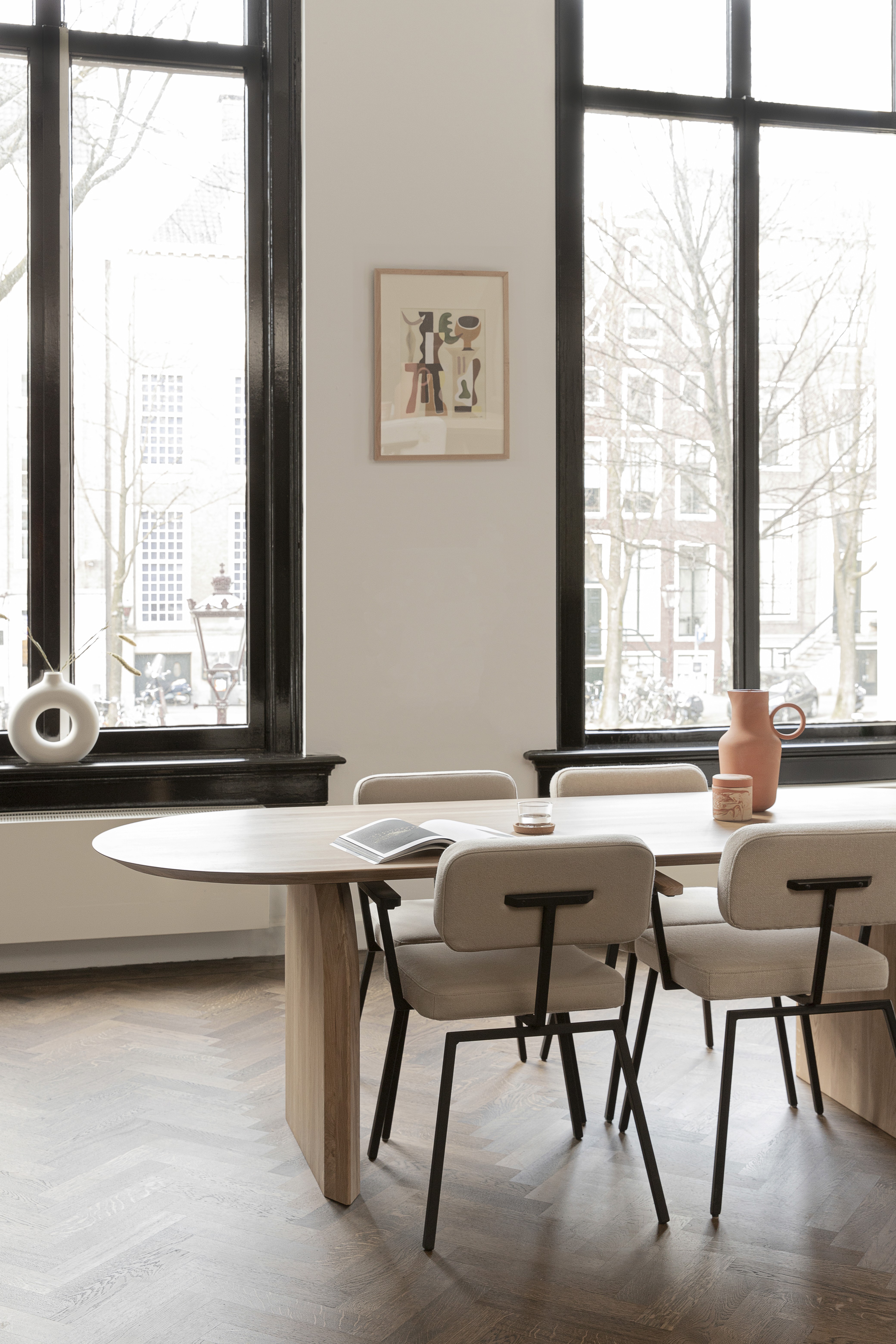 Studio Henk Ode Chair zwart onderstel beige stof