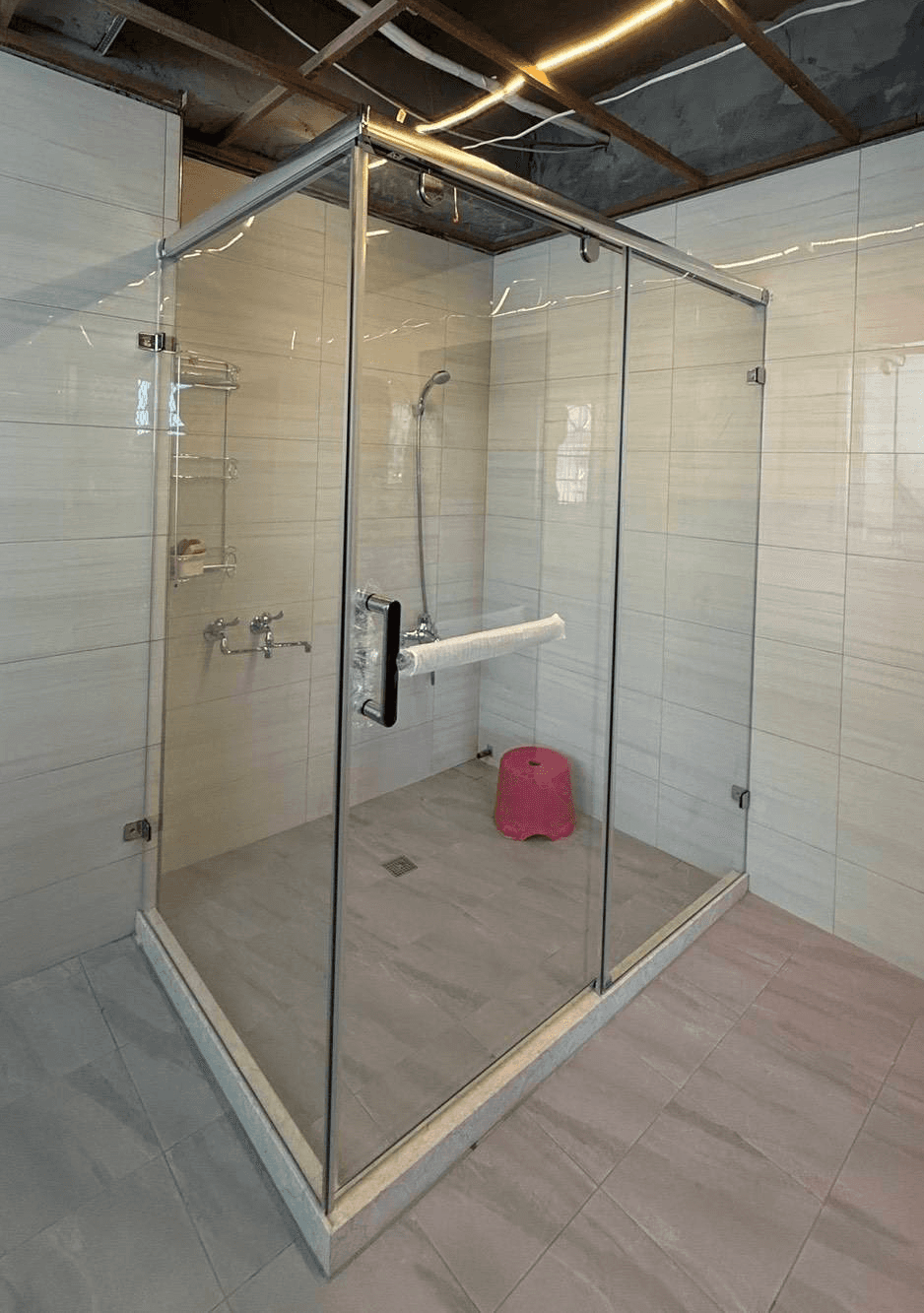 L 型三片式無框滑軌淋浴門