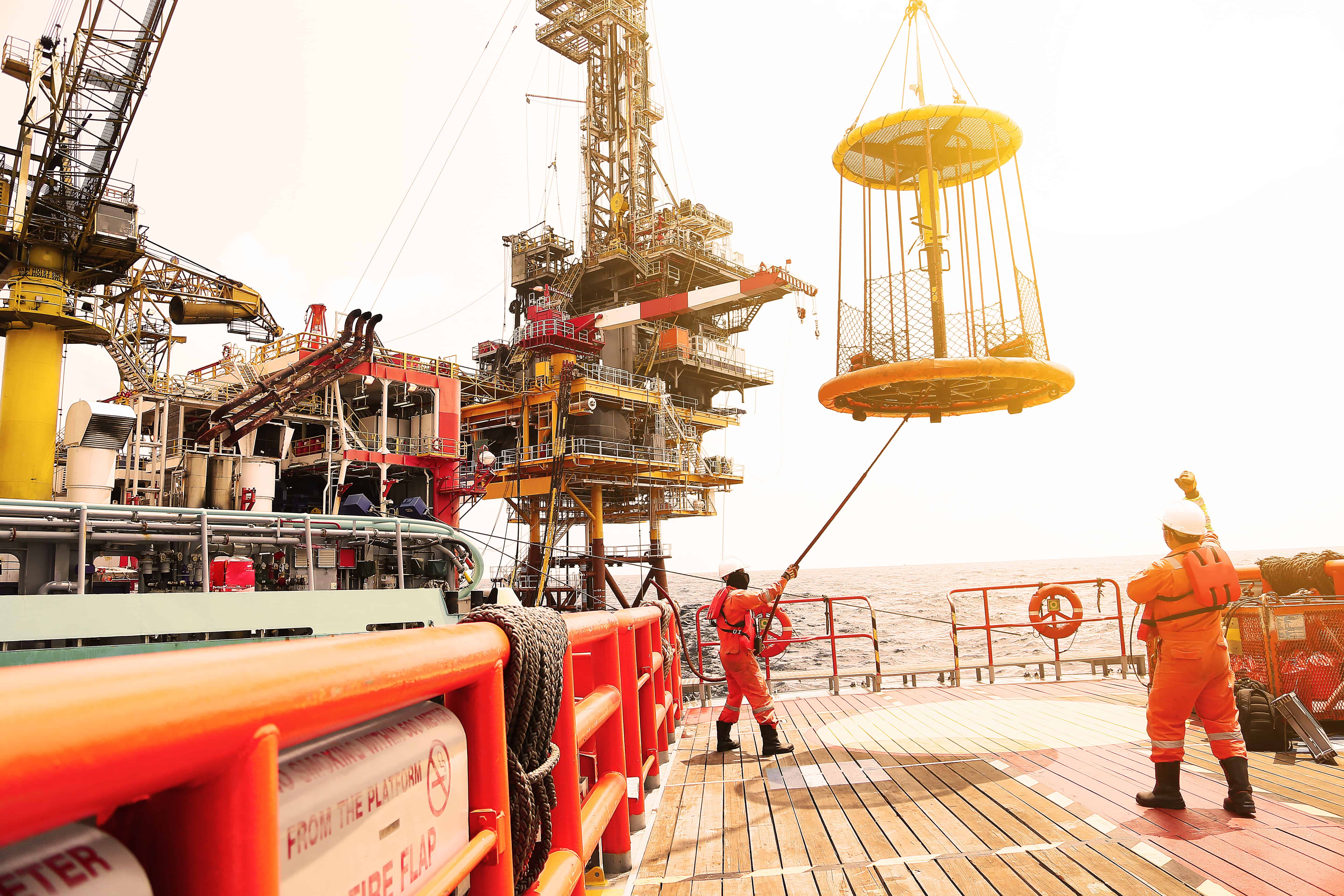Supply vessel personnel brining Billy Pugh on deck ensuring safe operations