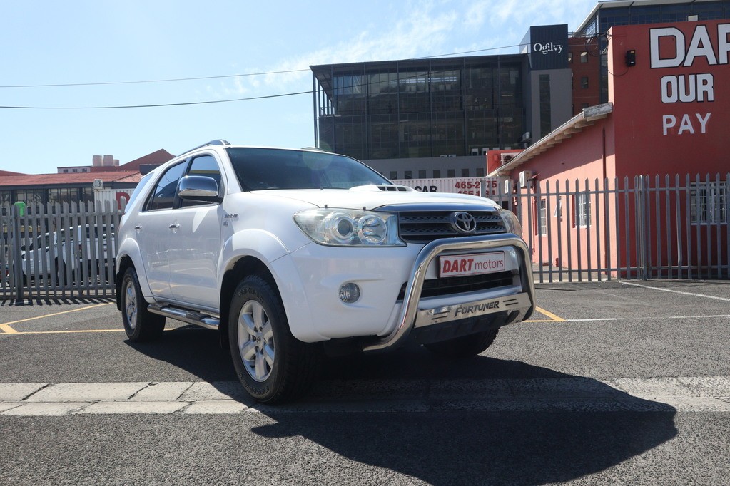 A view of the top of the eiffel tower
