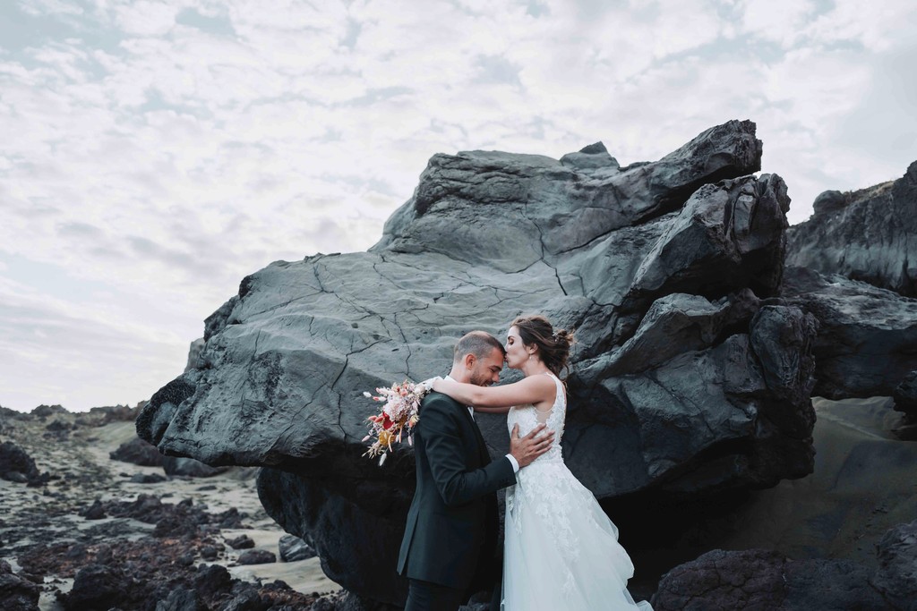 Photographie de mariage en intérieur à La Réunion, capture de l'instant et émotion David Dijoux