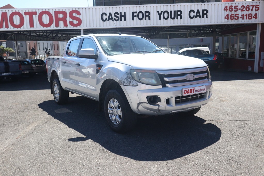 A view of the top of the eiffel tower