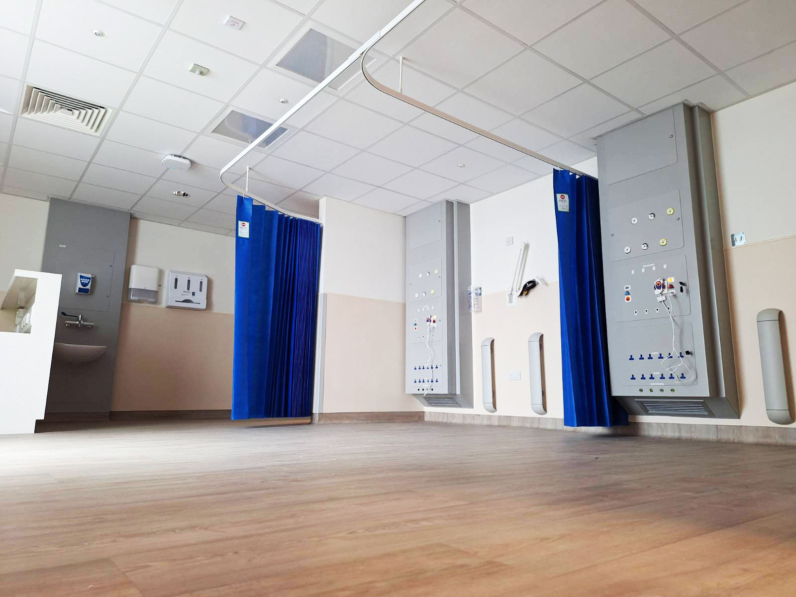  Bed head trunking unit with healthcare ventilation