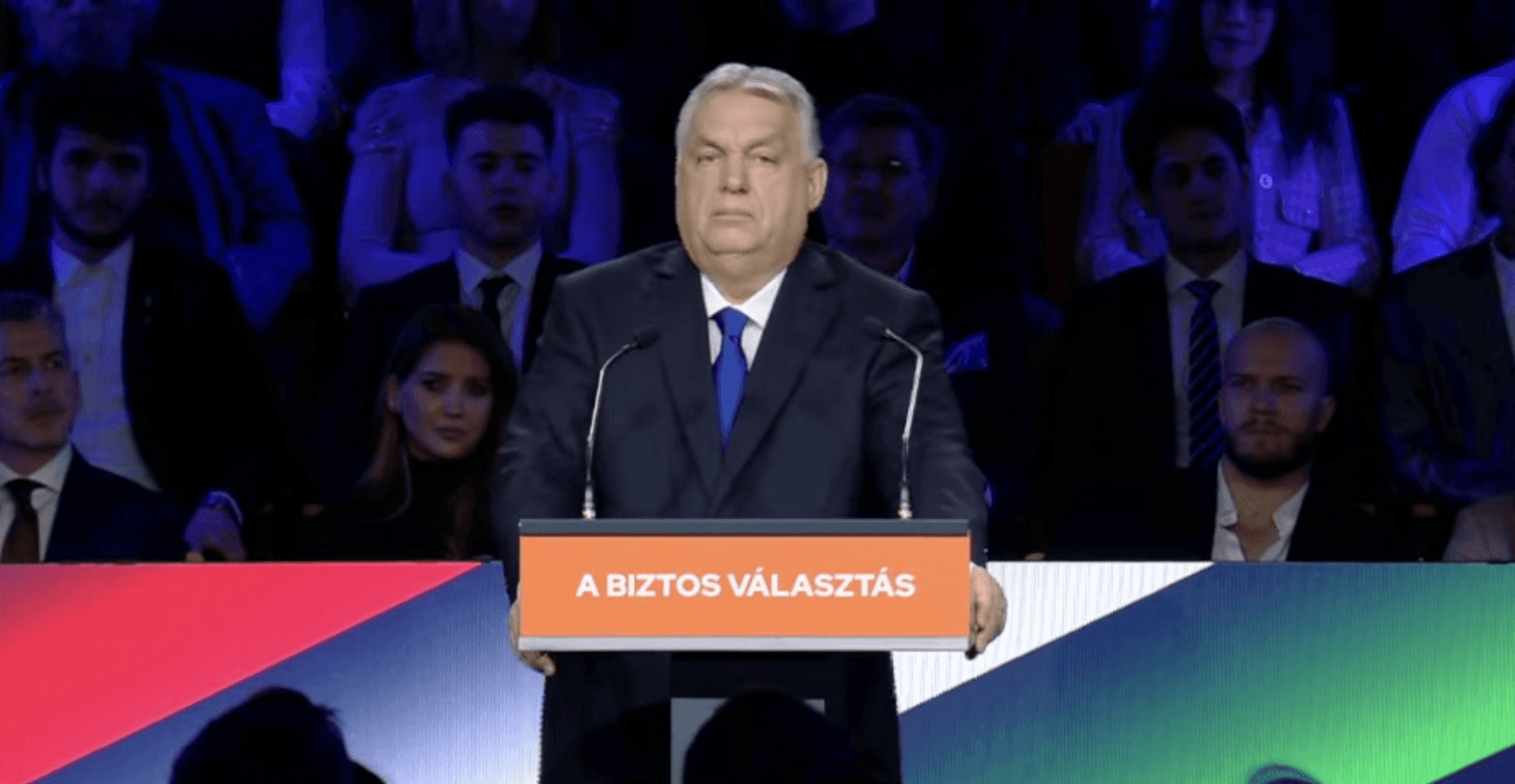 Orbán Viktor az évértékelő közben