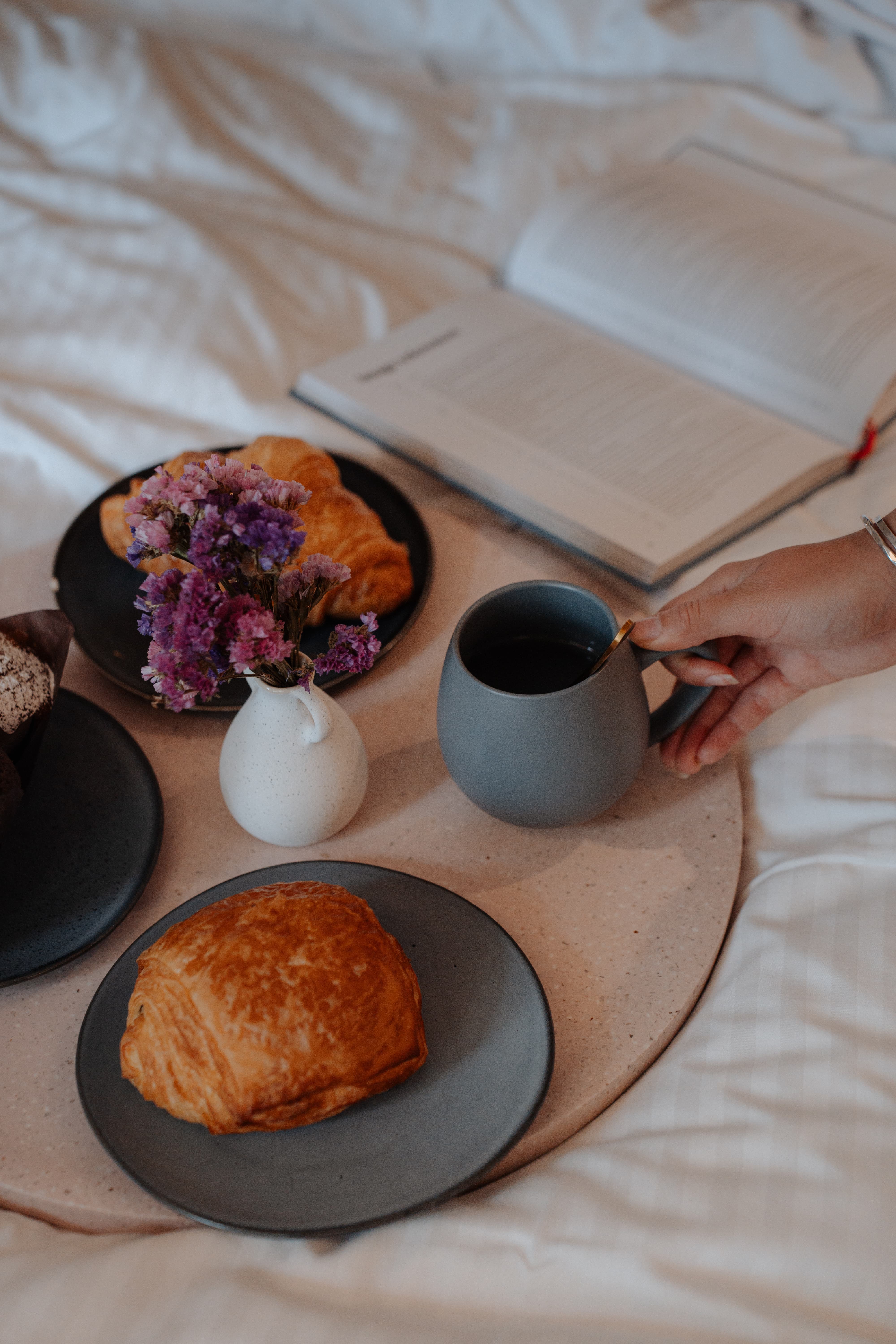 Amelia photographing