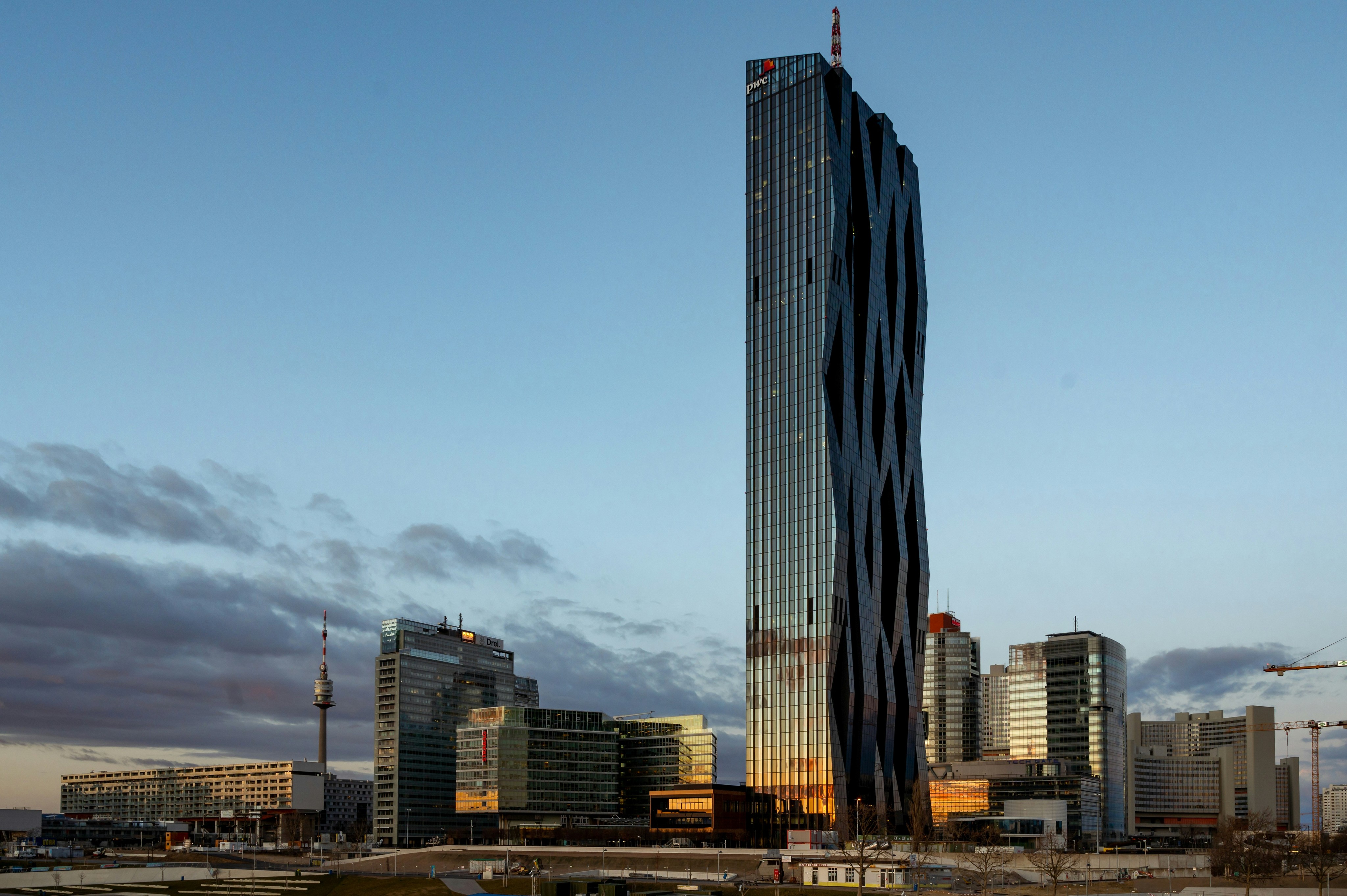 a very tall building in the middle of a city