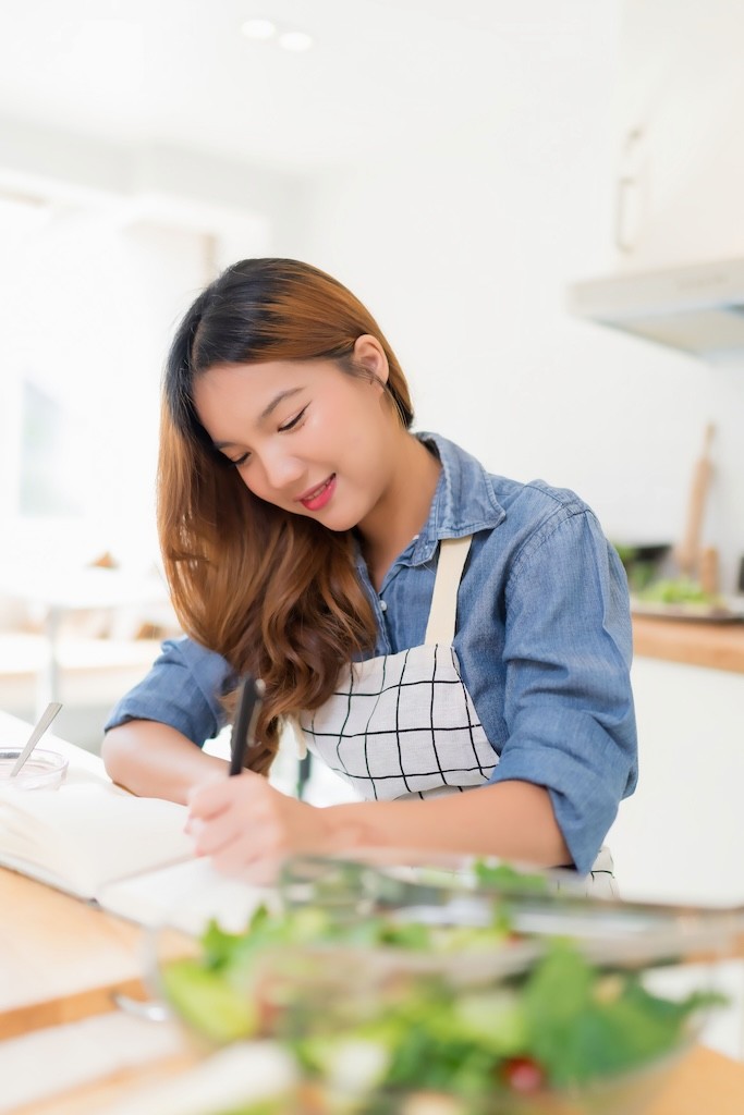 Women building flexible fasting routines