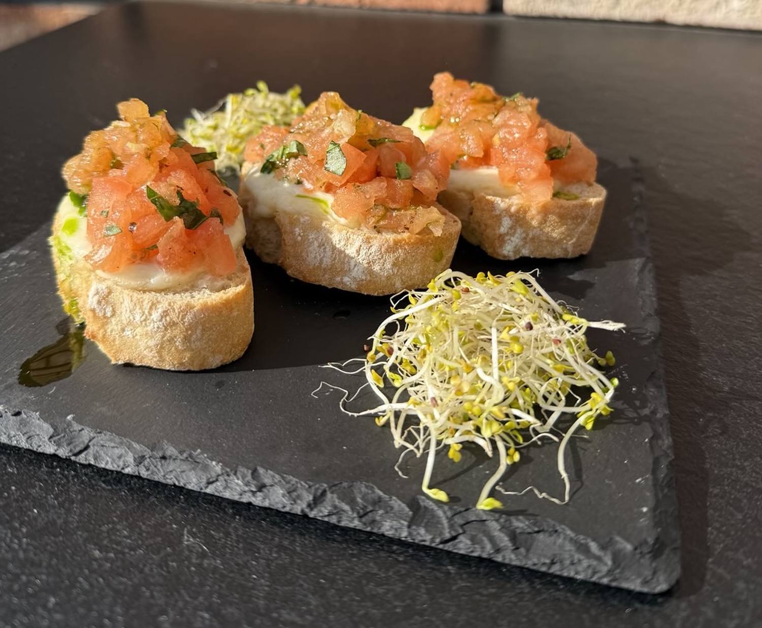 Przekąski w cateringu na urodziny pod Poznaniem