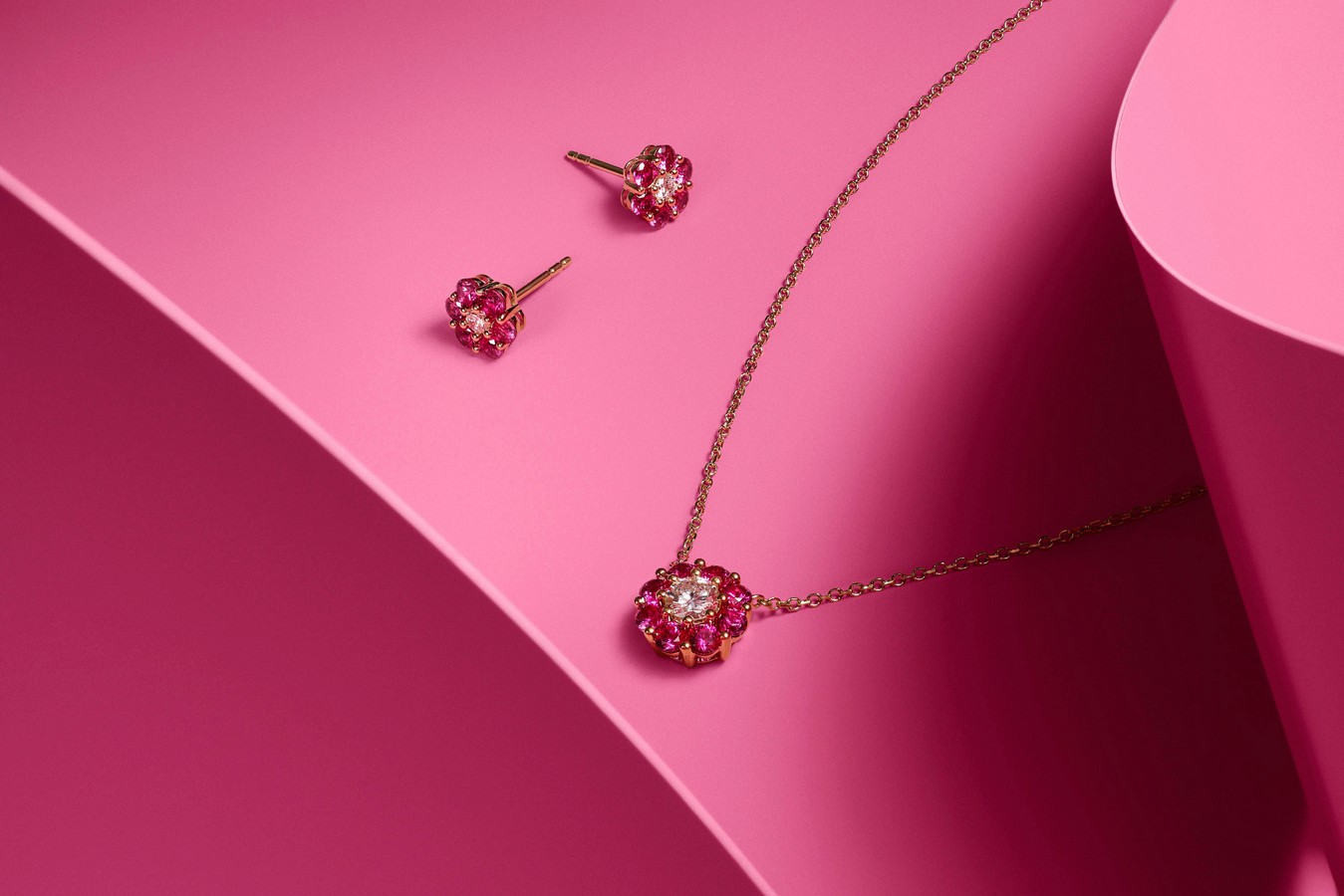 cross section of necklace and earring