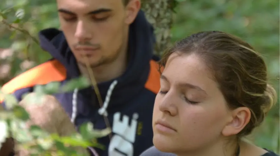 Esperienza di sopravvivenza in natura che sviluppa consapevolezza e crescita personale.