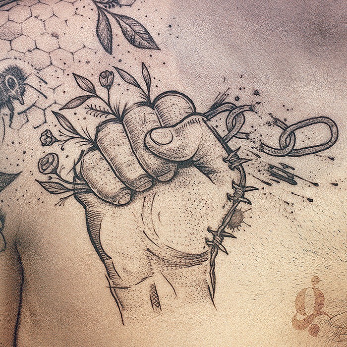 Resiste ! - Sketch, Graphique & Blackwork, Concept & Sur-mesure par Julien Joolz à Grinoir Tattoo