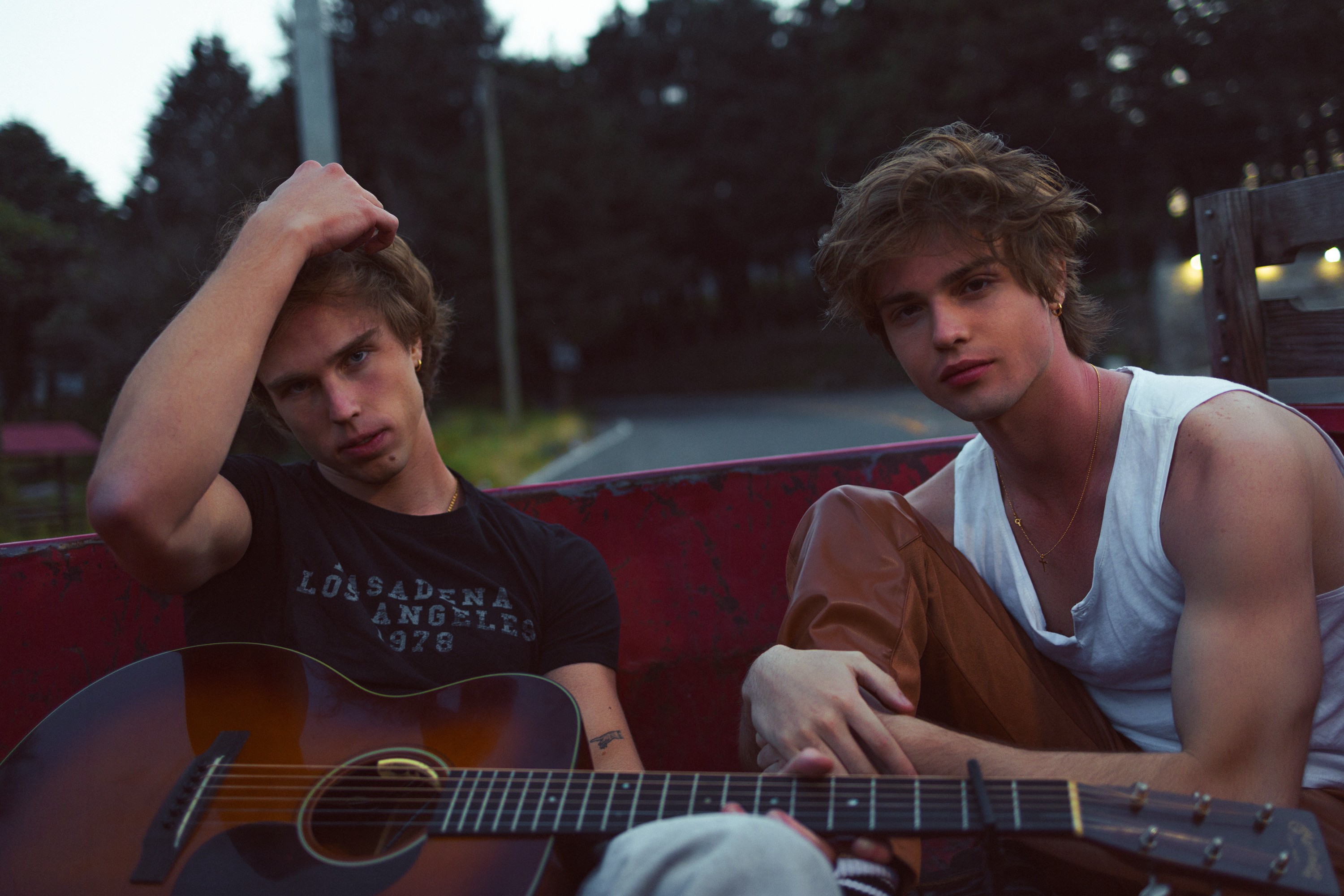 Duo musical FAMA originarios de Perú, los hermanos Facundo y Mateo, firmados por RIMAS MUSIC