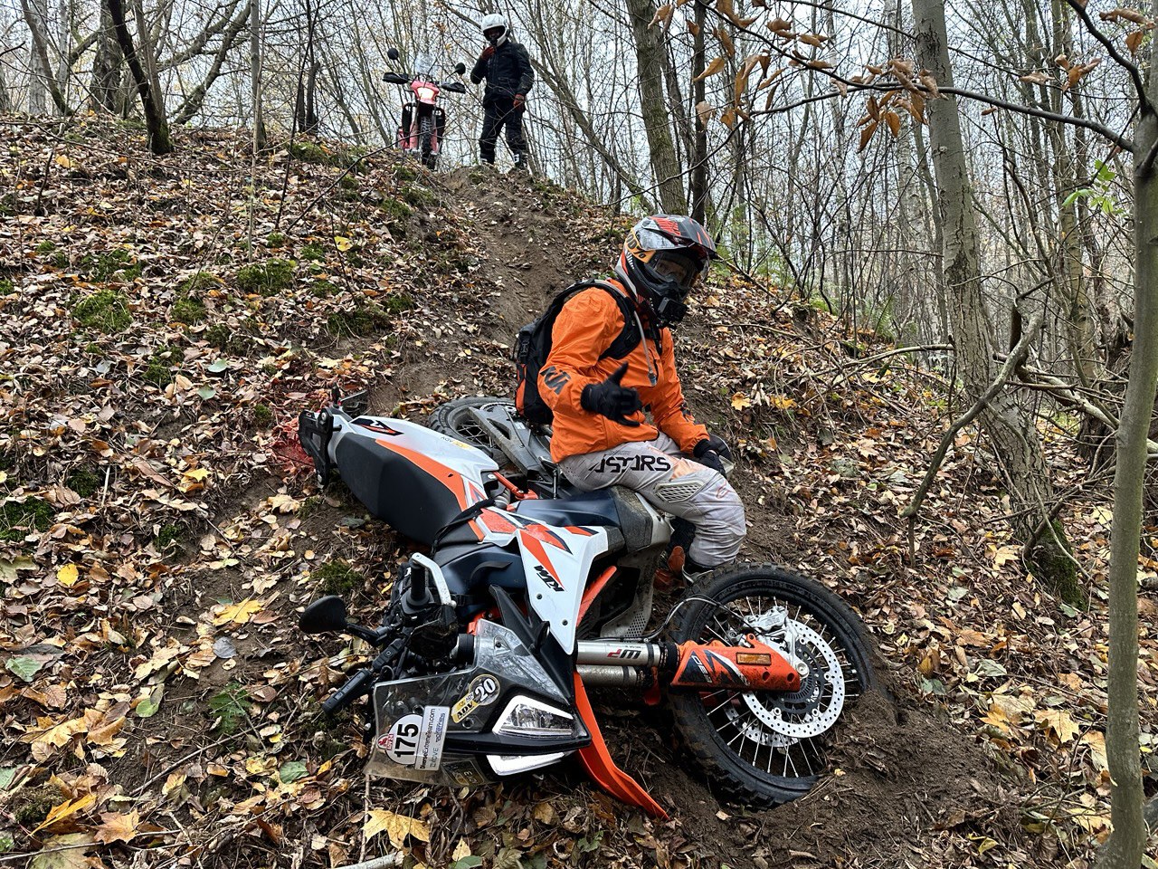 Катание вдоль моря на закате