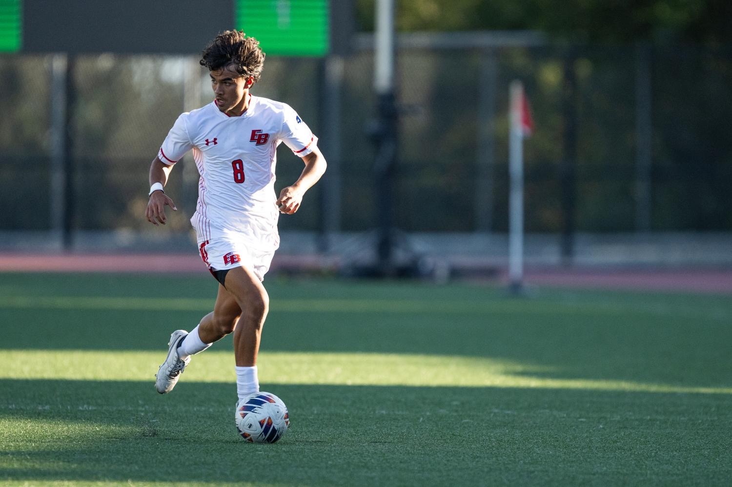 Expense breakdown donut chart showing $3,500 in total, categorized by rent, investment, and education