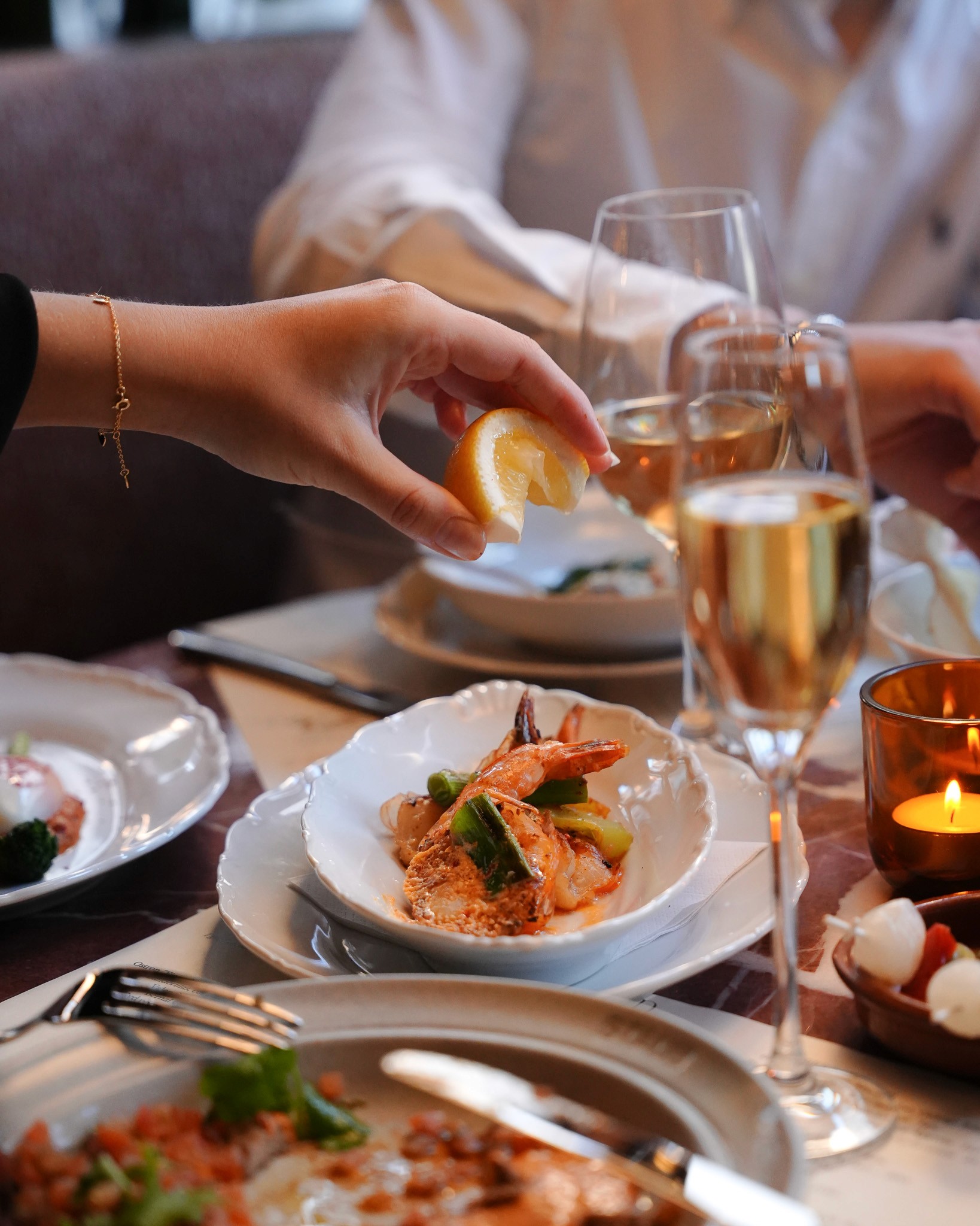 light reflected on water at daytime