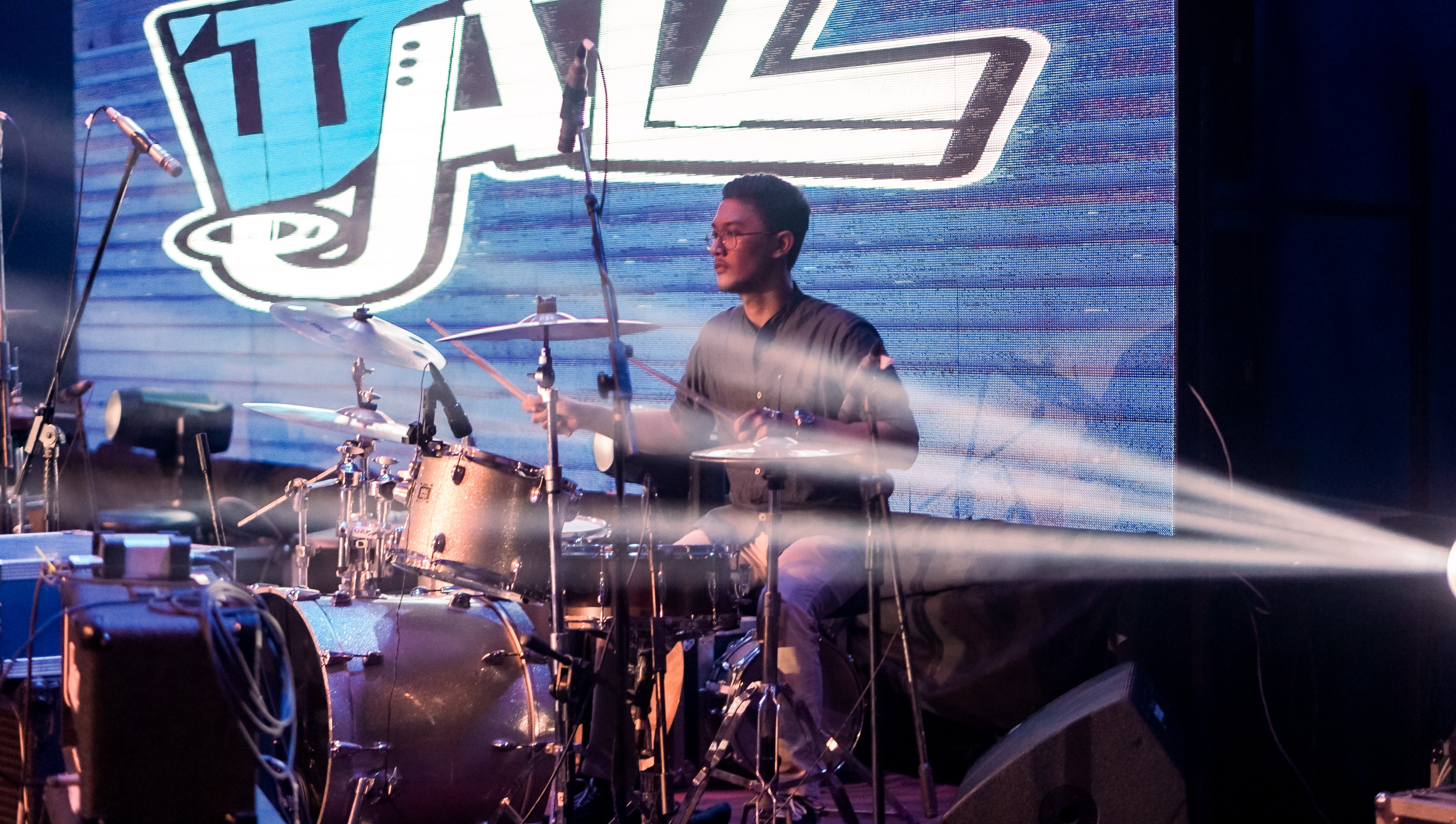 Juniar as Drummer of ITS Jazz, perfom at Avantgarde Surabaya