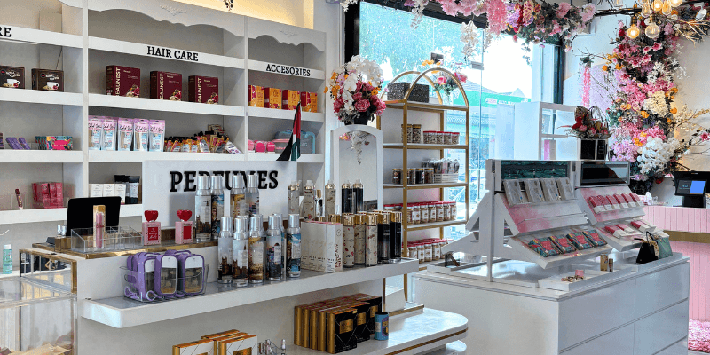 K'Fora Beauty, kedai menjual produk kosmetik tempatan seperti SimplySiti, Maaez dan Rohina di Johor Bahru.