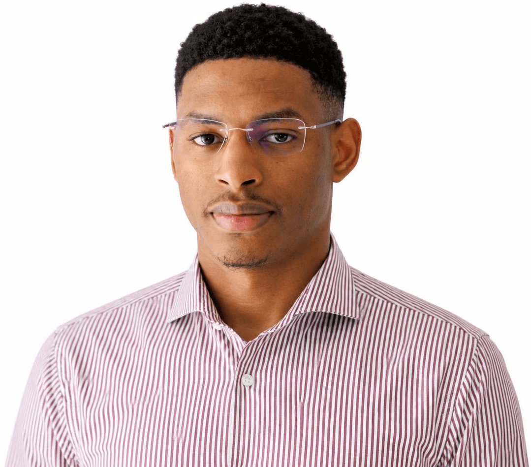 man wearing black notched lapel suit jacket in focus photography