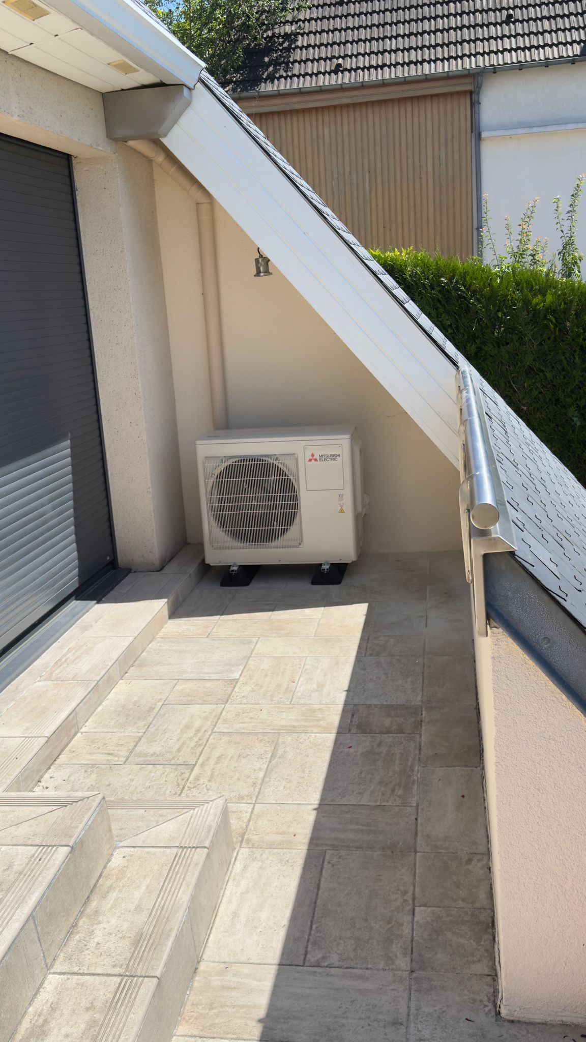 Photo d’installations sur Argenteuil - Clim Alain - Expert en installation de climatisation et pompe à chaleur à Argenteuil. Devis gratuit pour l'installation et l'entretien de votre système de climatisation. Service rapide et efficace !