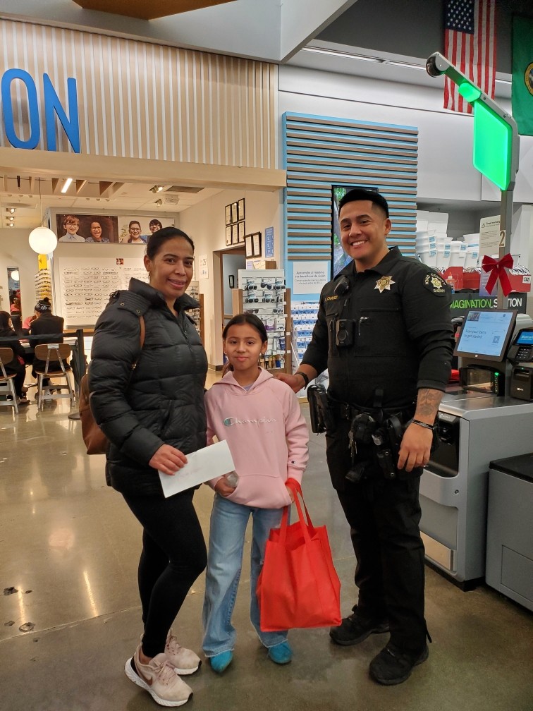 alajawans-bridge-shop-with-a-cop-2023-003