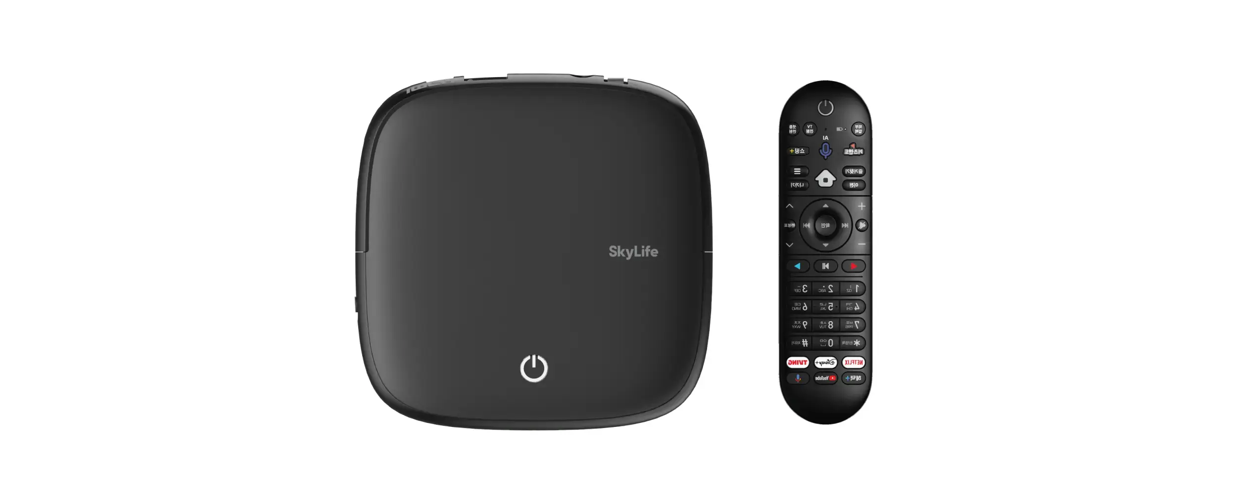 무광 블랙 색상의 둥근 사각형 형태인 스카이라이프 셋톱박스 본체와 그 오른쪽에 배치된 긴 타원형의 전용 리모컨 이미지입니다. 셋톱박스 중앙 상단에는 'SkyLife' 로고가 새겨져 있습니다.