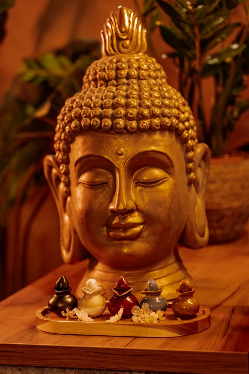 Wellness v LAYA - dekorace buddha v interiéru