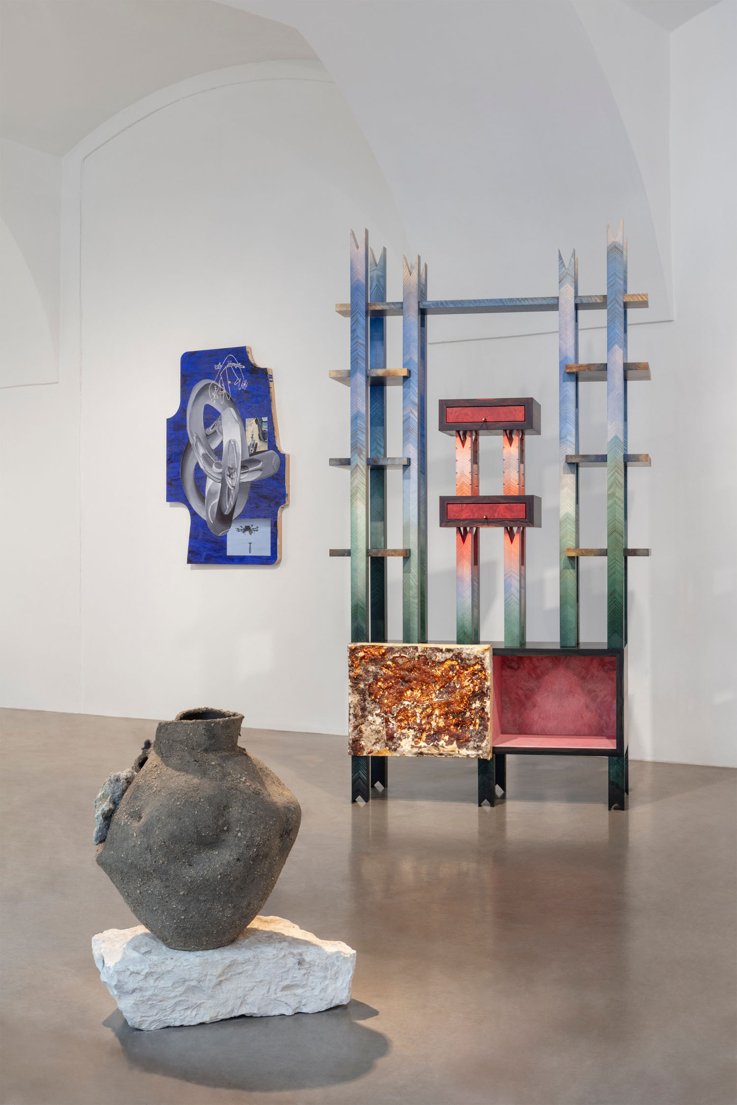 roots-altar-front-view-at-depository-archeology-exhibition-jiri-krejcirik