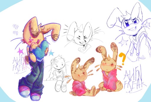 alien_freeakさんが描いたちびキャラのイラスト:ピンクのローブを着たうさぎのちびキャラと、同じキャラクターのスケッチ